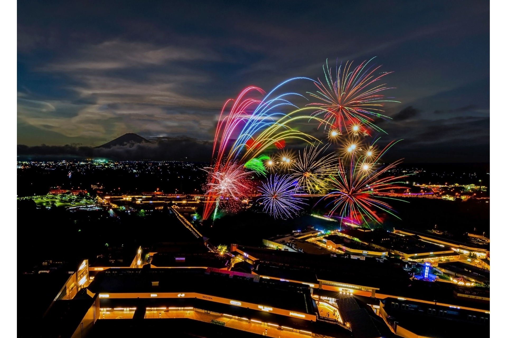 御殿場プレミアム アウトレット 花火など夜まで満喫できるイベント Gotemba Night 開催中 トラベル Watch