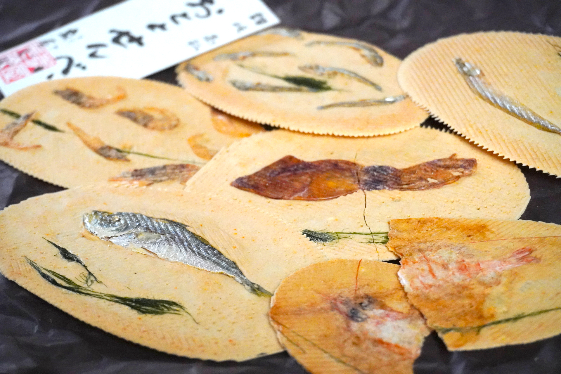 ご当地土産セレクション】香川土産の「おととせんべい」と「かまどパイ