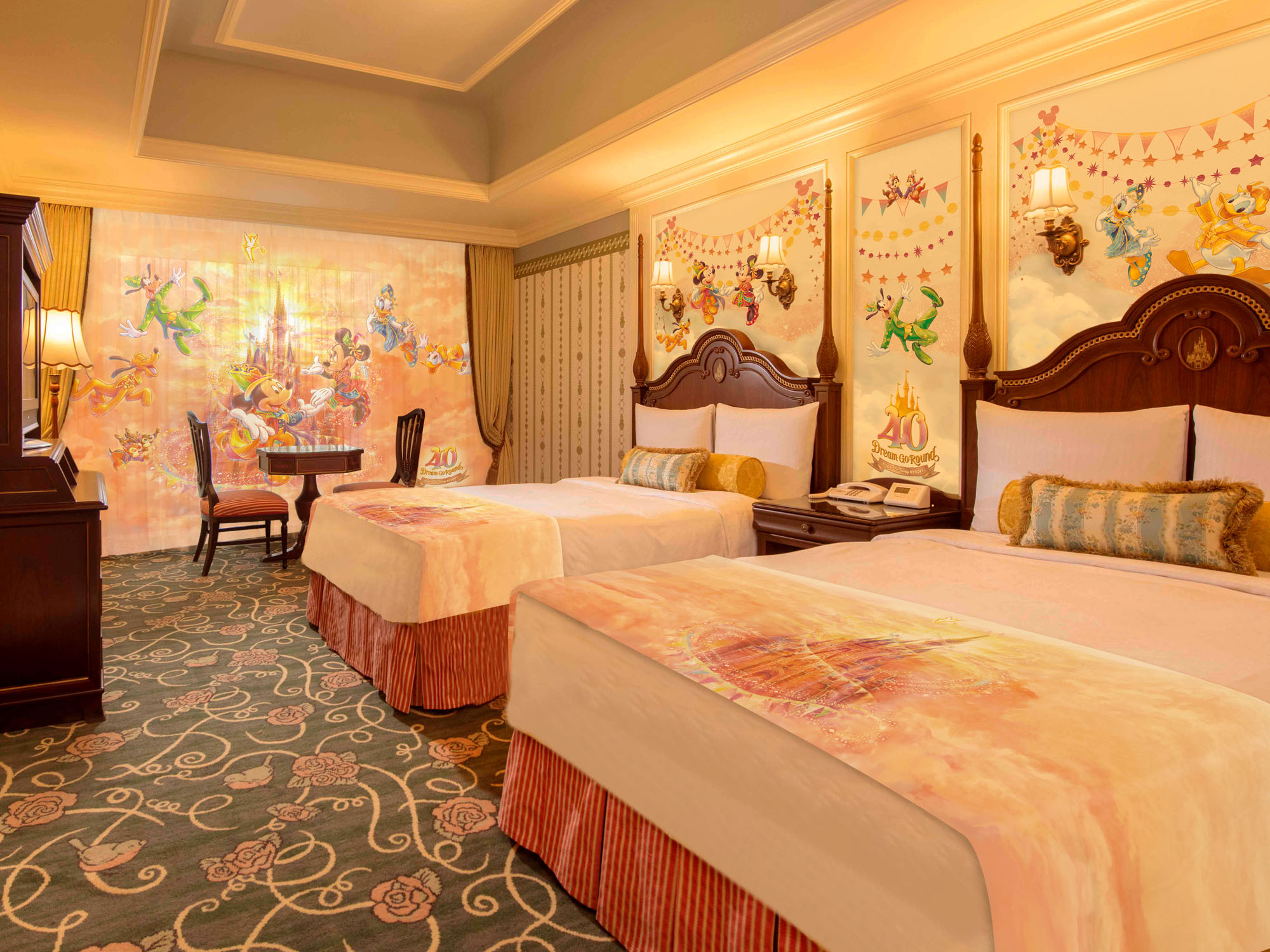 ディズニーホテル、40周年「ドリームゴーラウンド」がテーマの客室や 