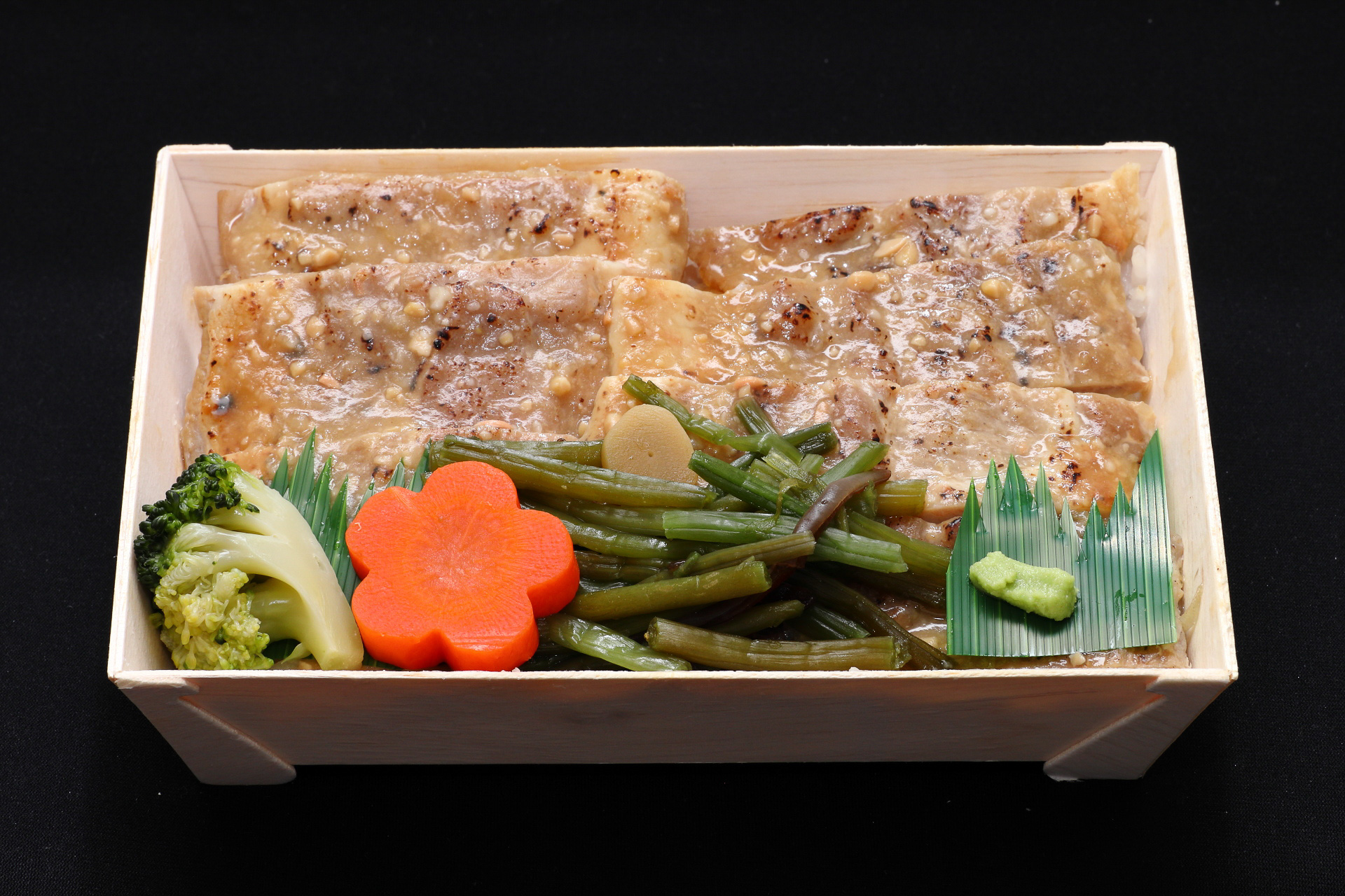 週末駅弁】三島駅「箱根山麓豚 炙り焼き弁当」 - トラベル Watch