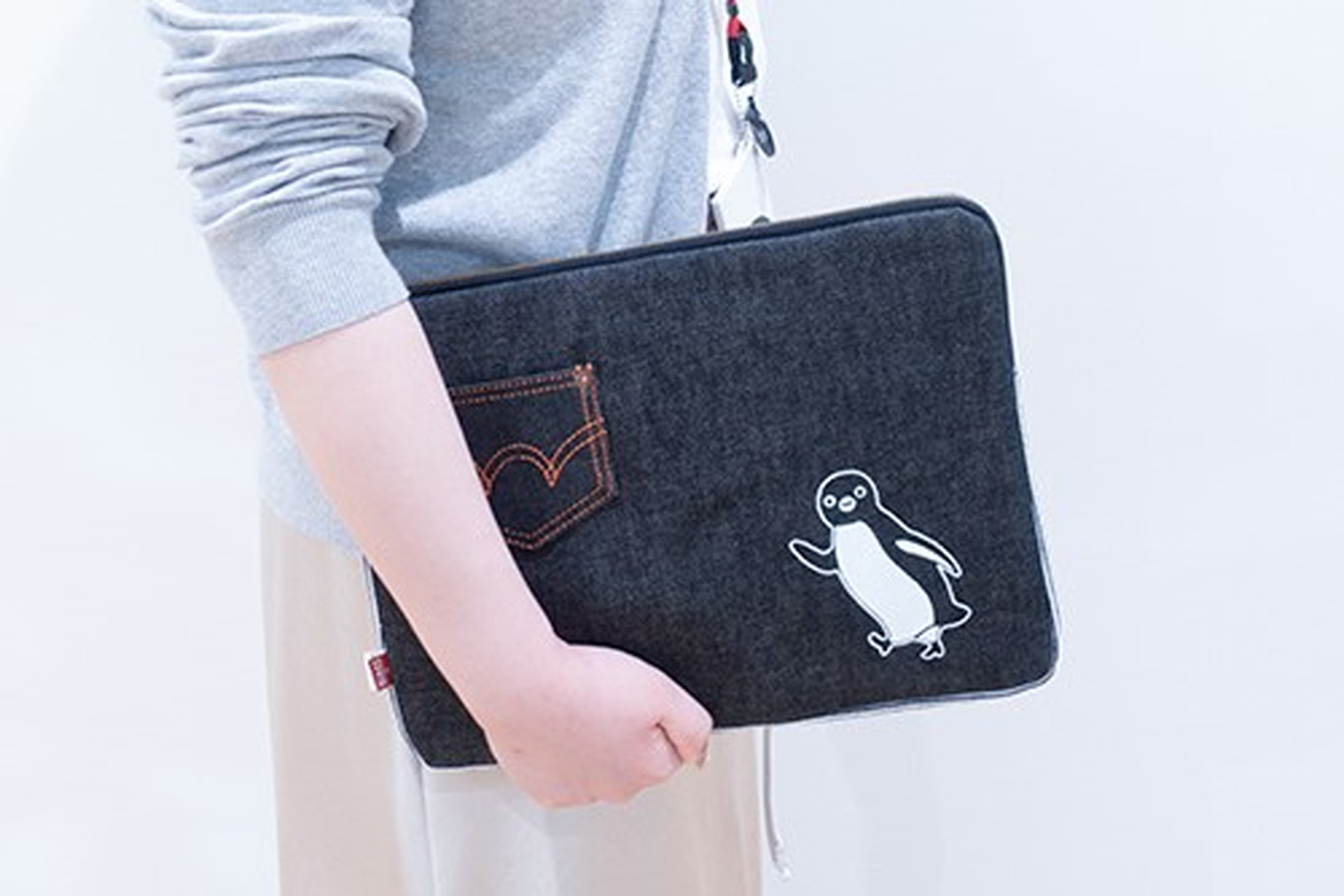 EDWINのブラックデニムを使用したSuicaのペンギングッズ。ぬいぐるみ