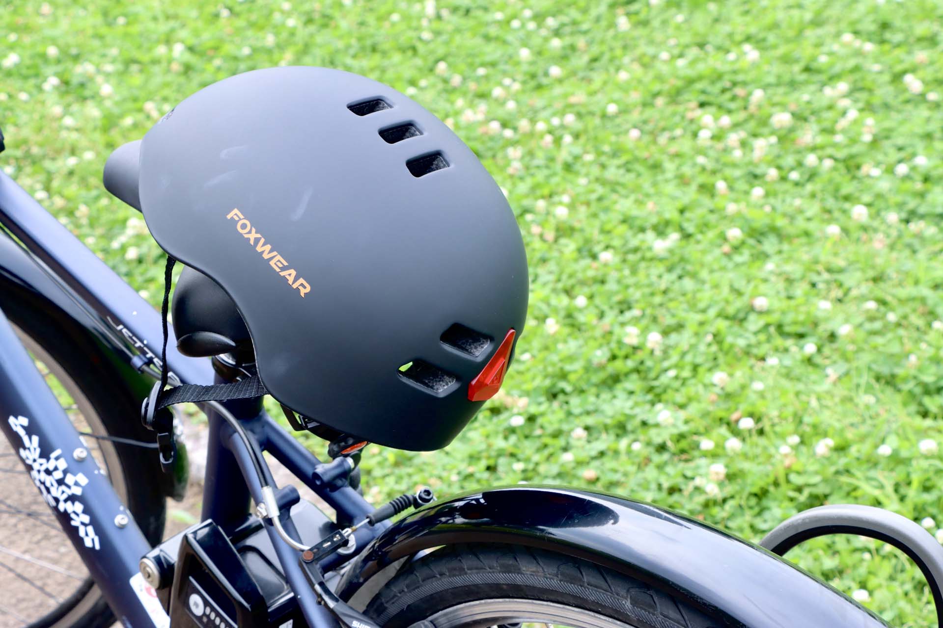 道交法改正で注目のドラレコ付き自転車ヘルメット「FOXWEAR V6」。使い