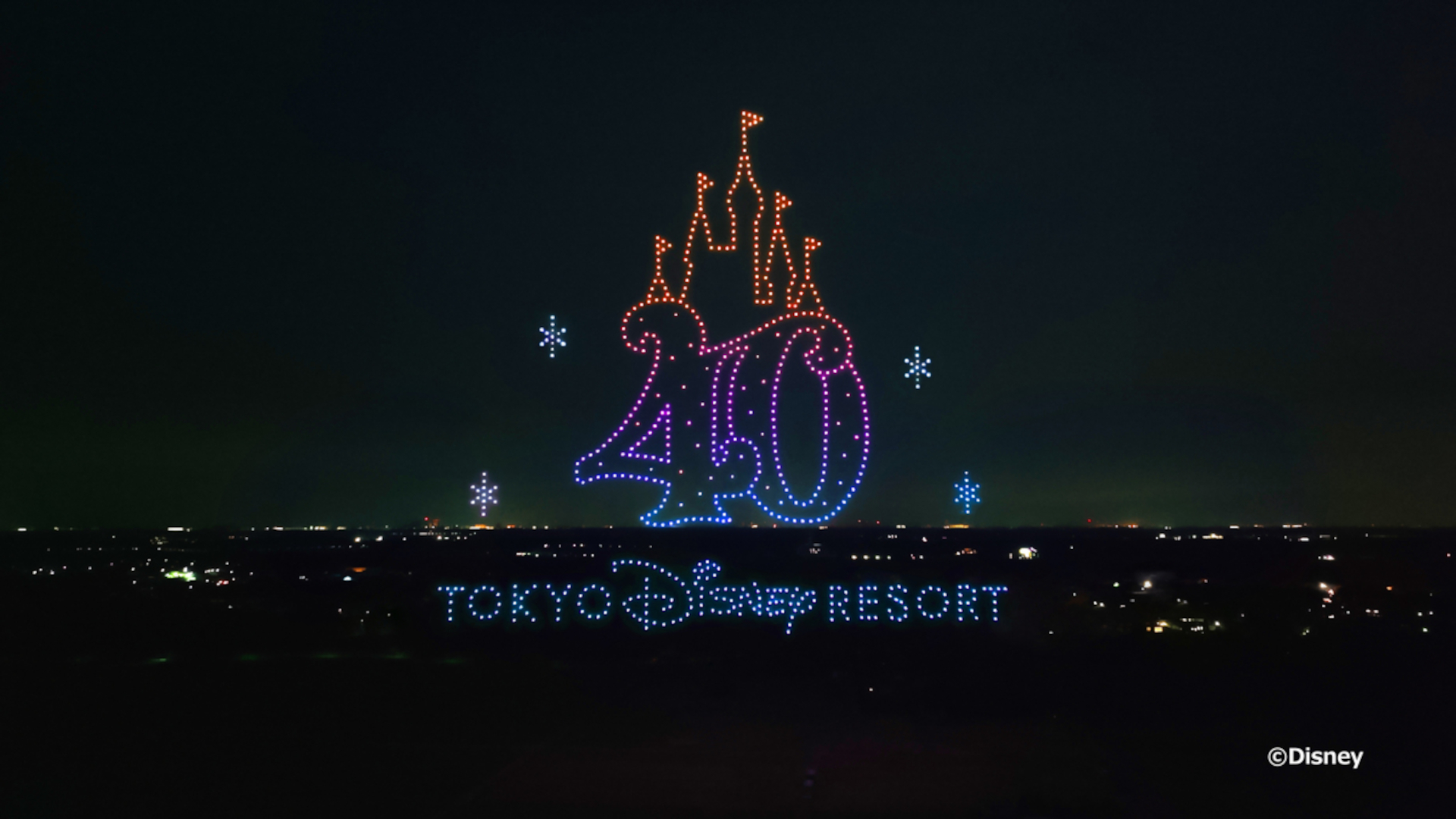 東京ディズニーリゾート、全国の花火大会でドローンショー。約700機が