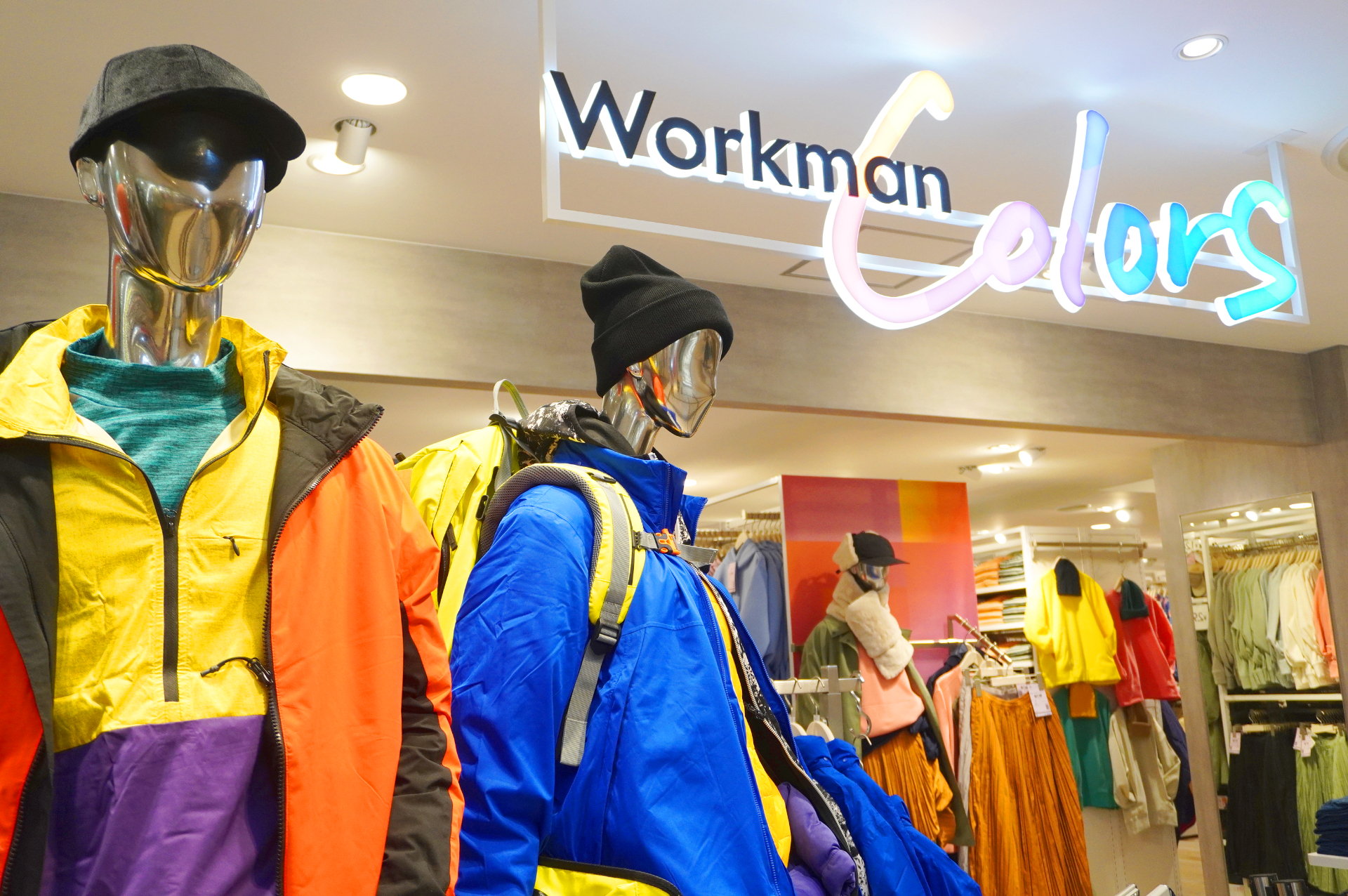 ワークマン初「Workman Colors店」が銀座にオープン！　デザイン重視の男女アイテム約400点、さっそく店内を見てきた