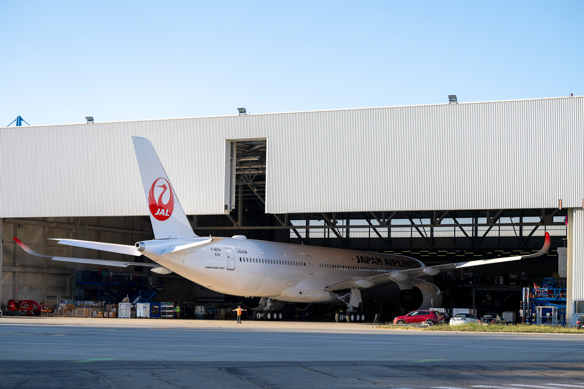 日本就航カウントダウン！ JALの新型機A350-1000が仏トゥルーズで