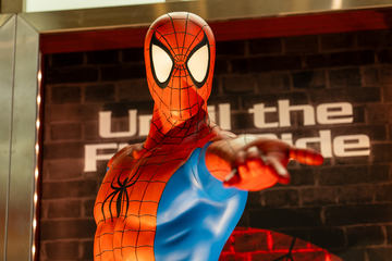 営業終了まであと1か月！ USJ「スパイダーマン・ザ・ライド」お別れイベント開催。懐かしい歴代グッズ展示も - トラベル Watch