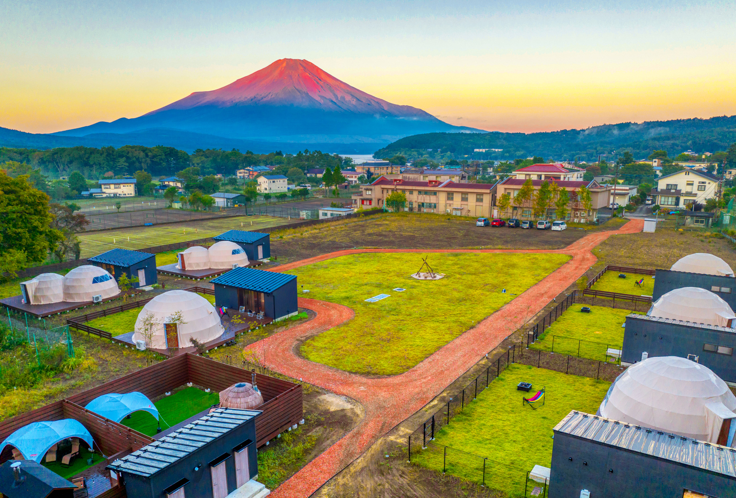 貸切ドッグラン付コテージ、山梨県「グランピングヴィレッジTOTONOI 