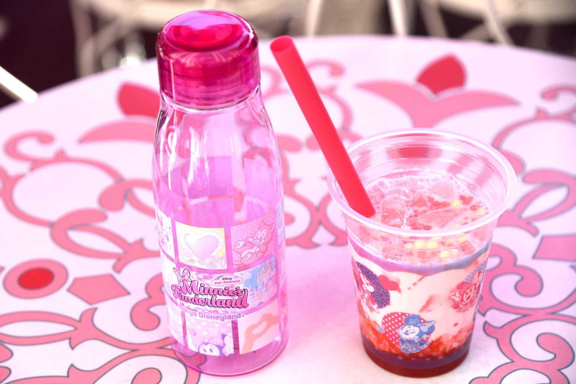 ディズニー・パルパルーザ」限定の苺ミルクでパチパチ弾ける甘〜い