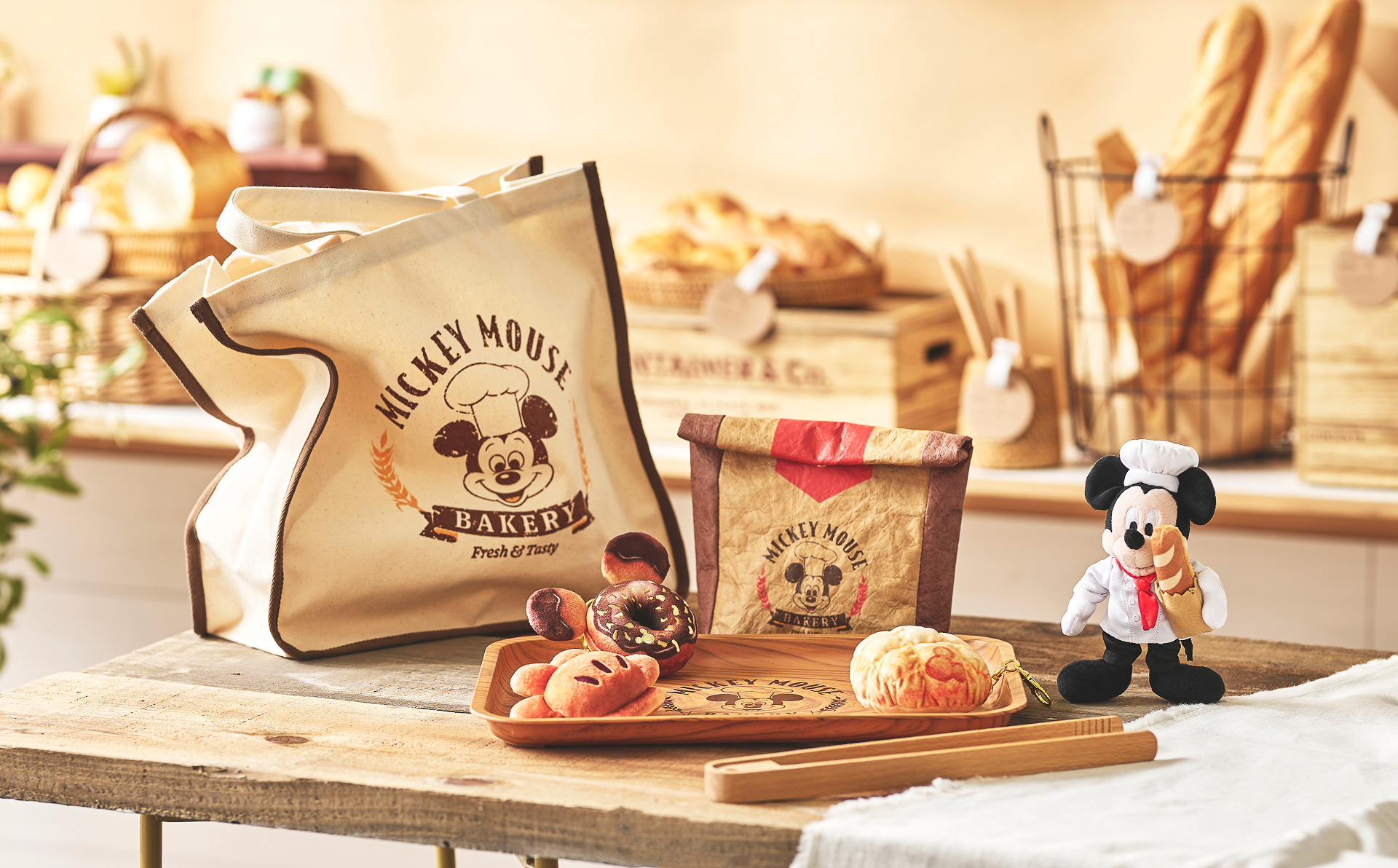 できたてほやほや？ ディズニーストアから新登場のミッキーマウスのパン屋さん「MICKEY'S BAKERY」が美味しそ過ぎるっ - トラベル Watch