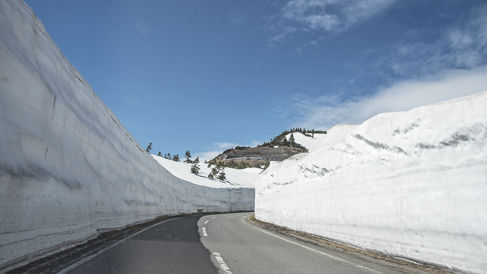 若林直樹のトラベルフォトギャラリー】志賀草津高原ルートの雪の回廊