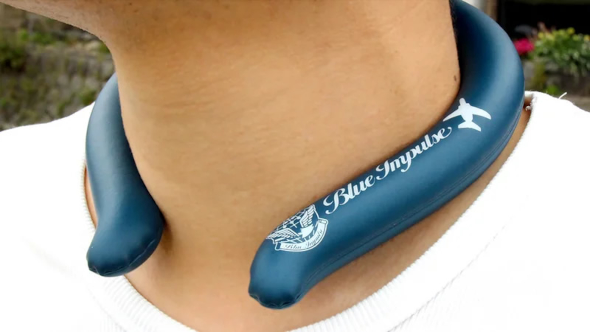 ブルーインパルス公式エンブレムのアイスネックリング。宇宙服にも使