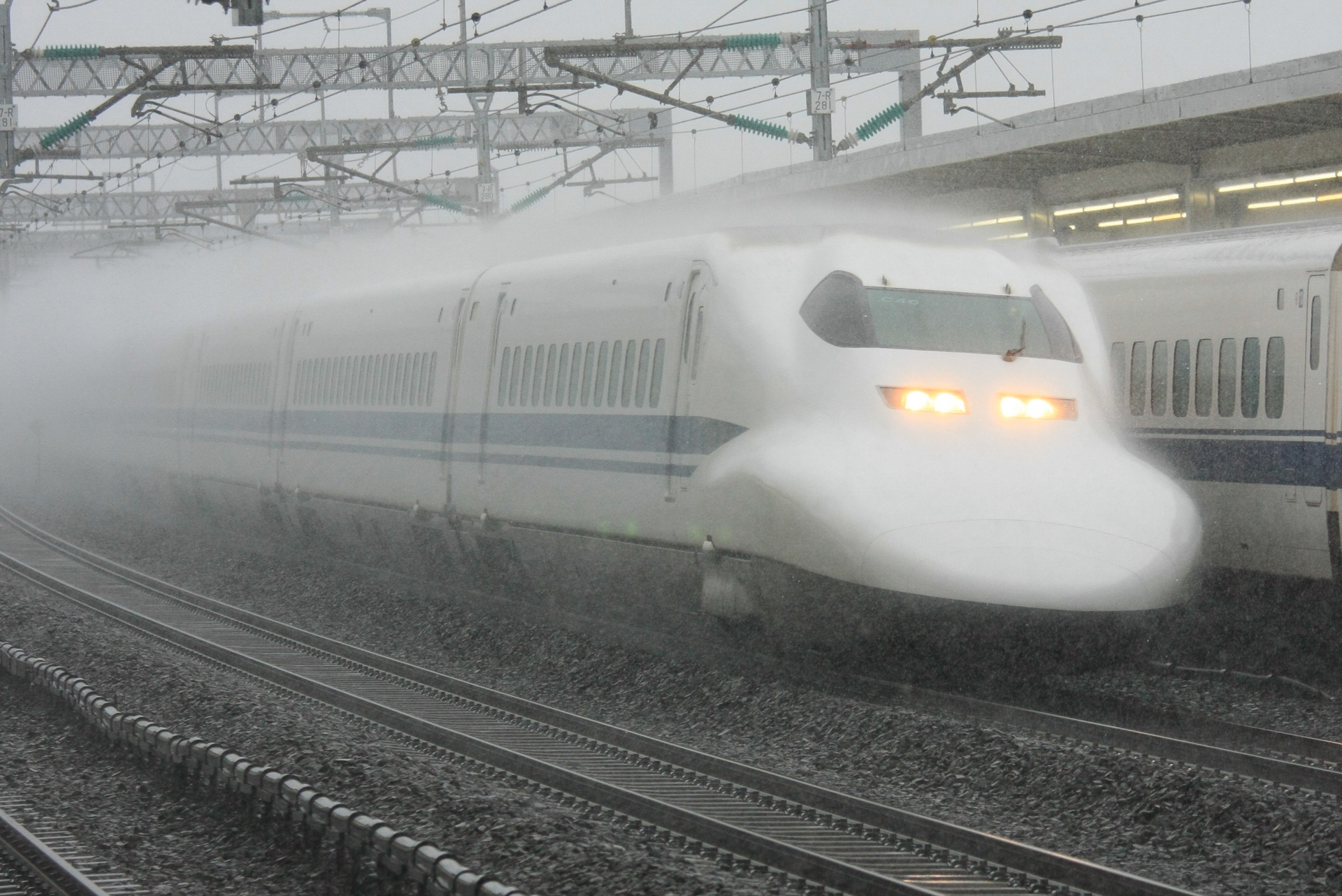 台風 で 電車 止まる