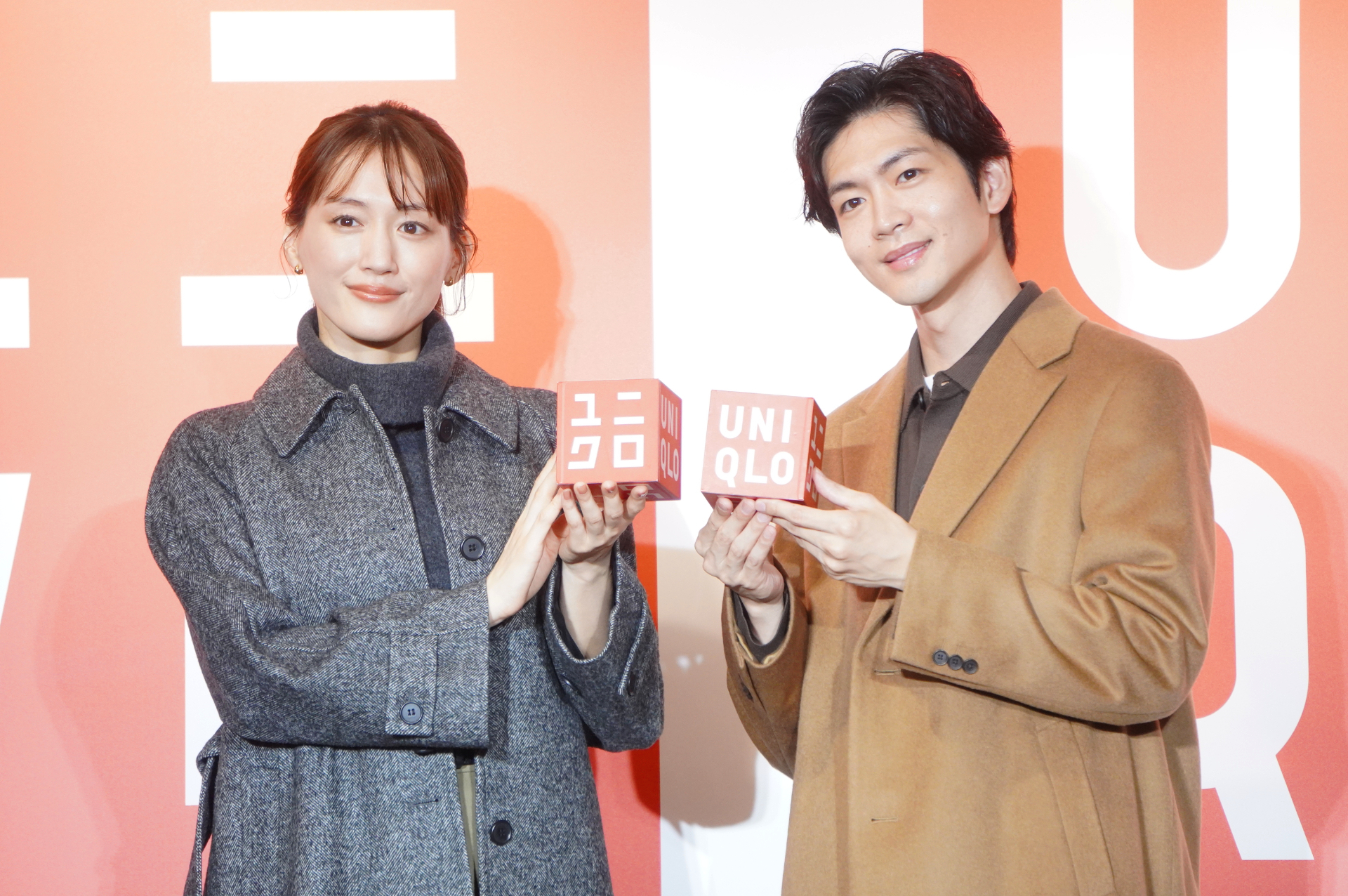 ユニクロ 新宿本店」開業イベントに綾瀬はるか登場。日本初上陸コート 