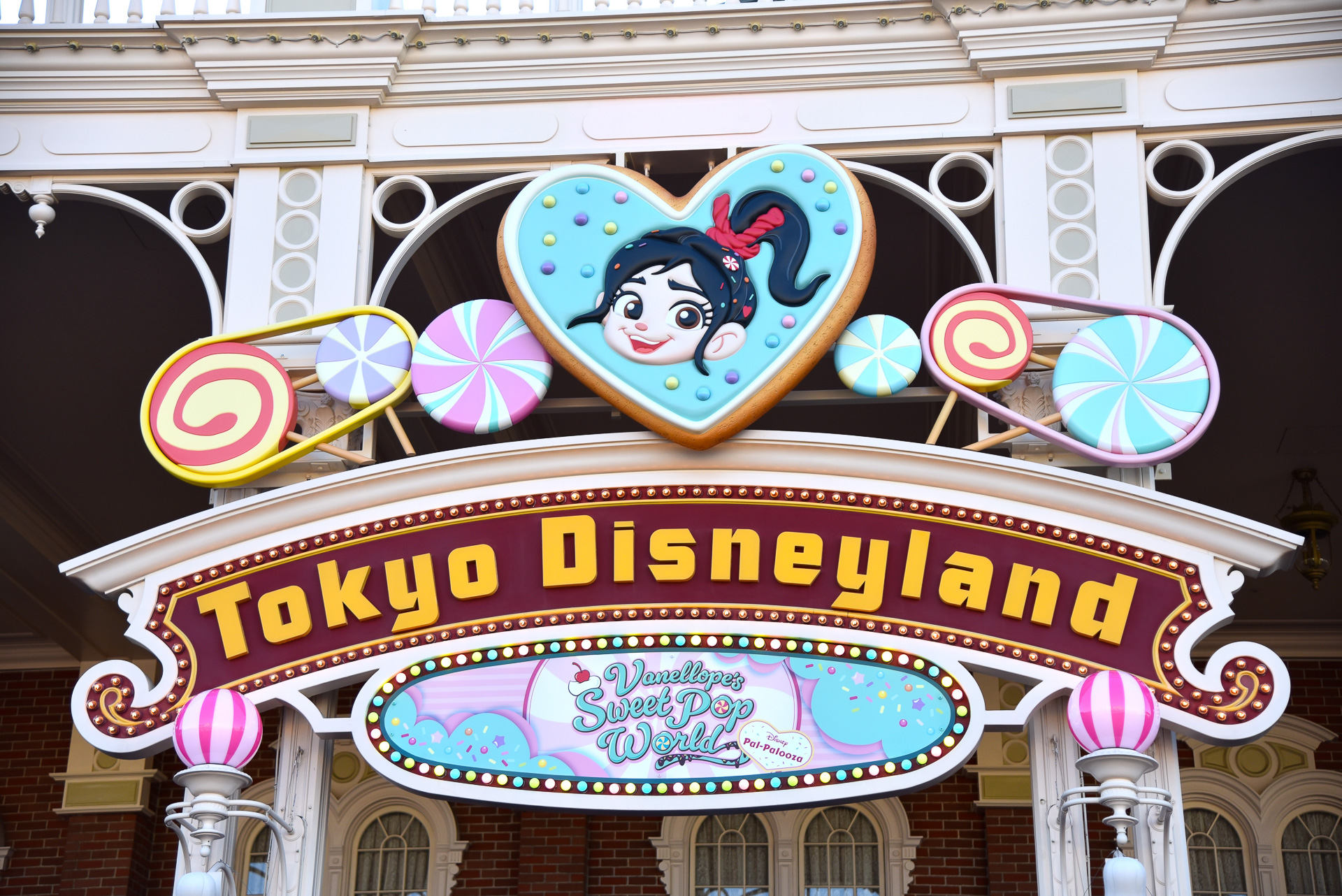 東京ディズニーランド「ヴァネロペのスウィーツ・ポップ・ワールド」を