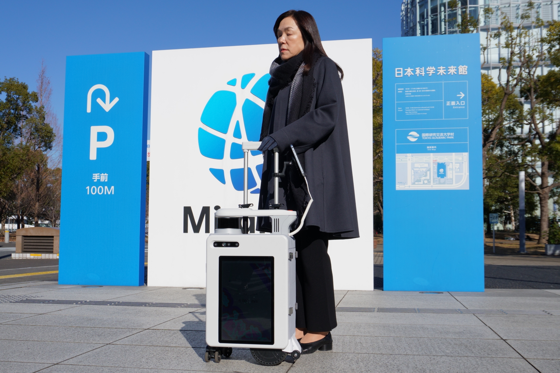 視覚障害者向け案内ロボット「AIスーツケース」体験してみた。大阪