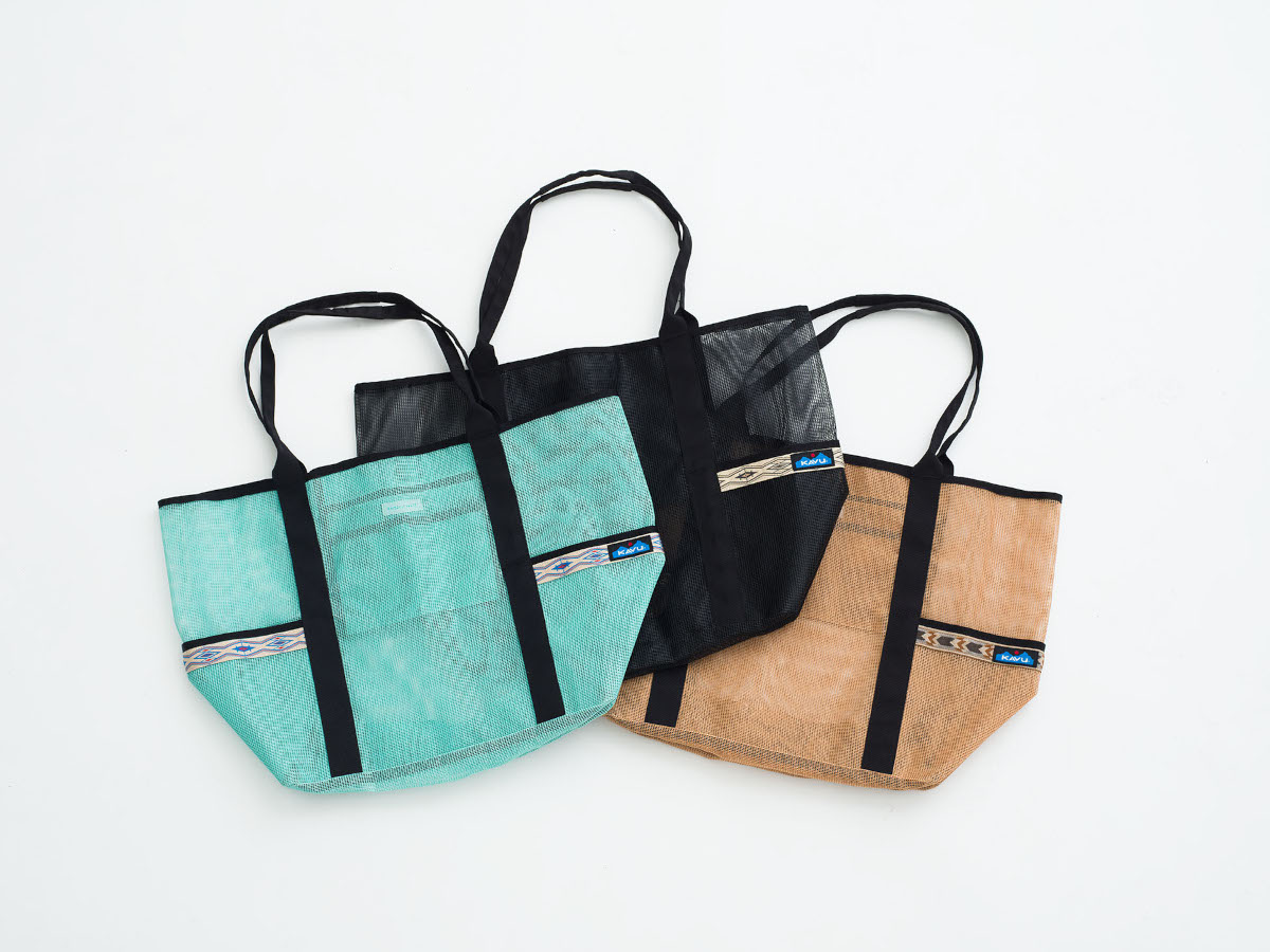 ロンハーマン×KAVU、レジャー向けの大容量トートバッグ。ポケットに