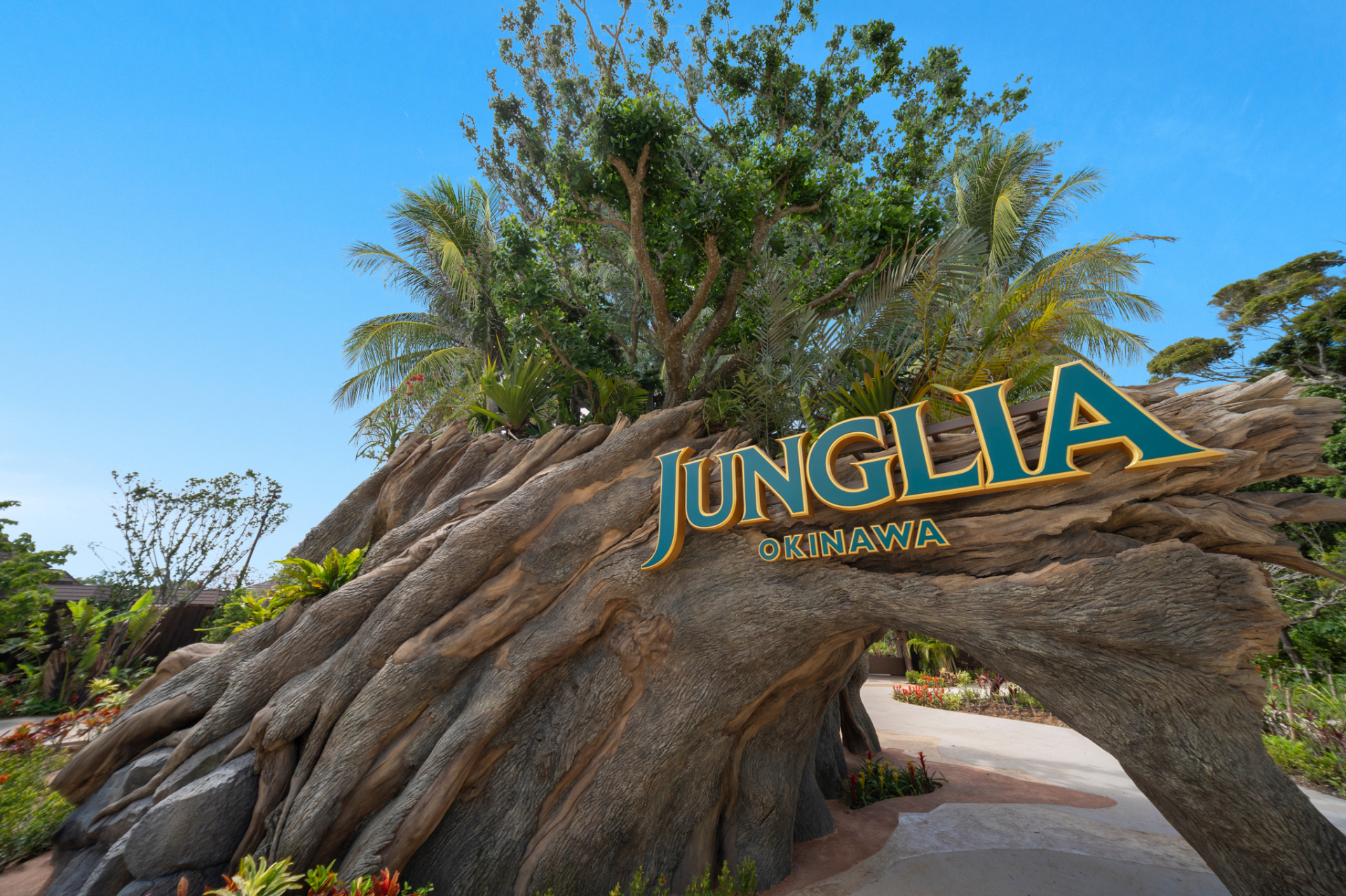 ジャングリア沖縄」の内部が一部先行公開。絶景スパや巨大シンボル