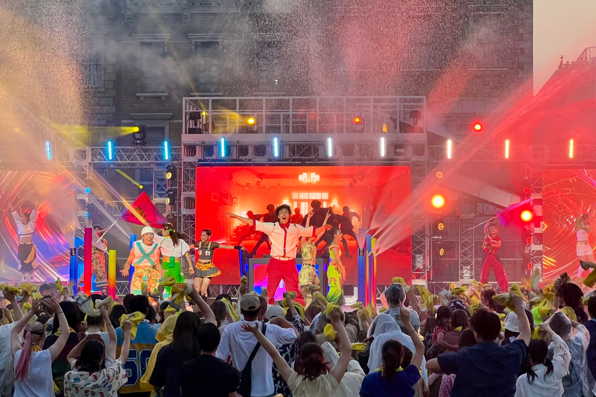 USJ ユニバ HYBE SUMMER DANCE NIGHT Tシャツ ペア 01.jpg