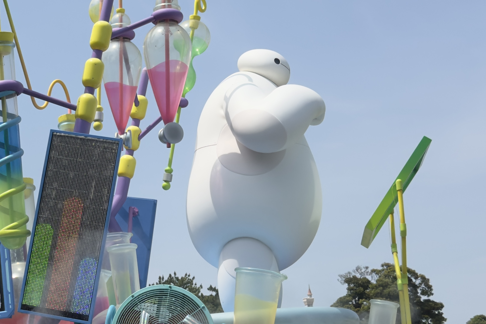 ミセスのコラボ楽曲でパレードもパワーアップ！ 「ベイマックスの