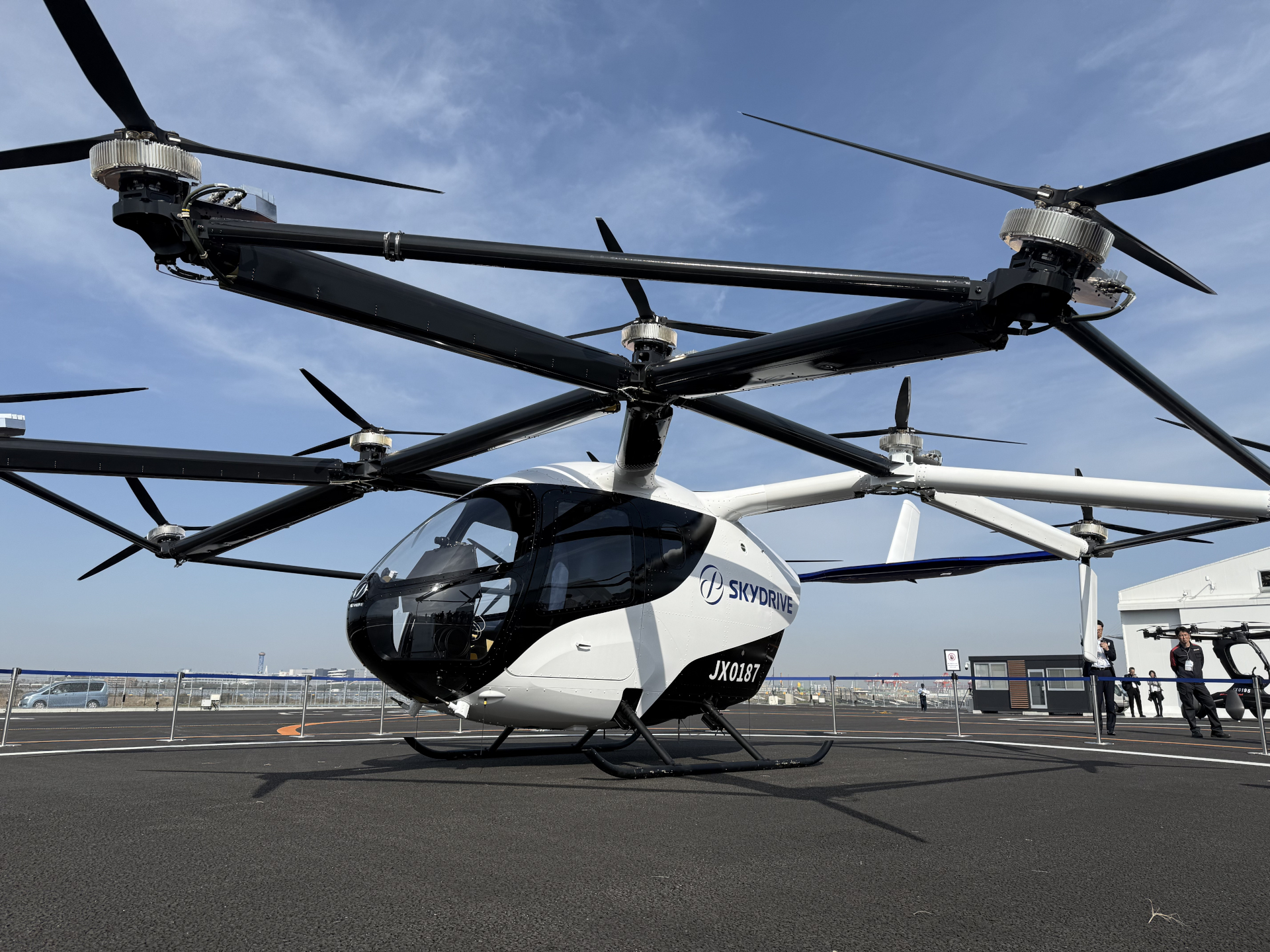 空 4月1日まで SkyDrive、万博会場で「空飛ぶクルマ」デモフライト実施。7月31日から1