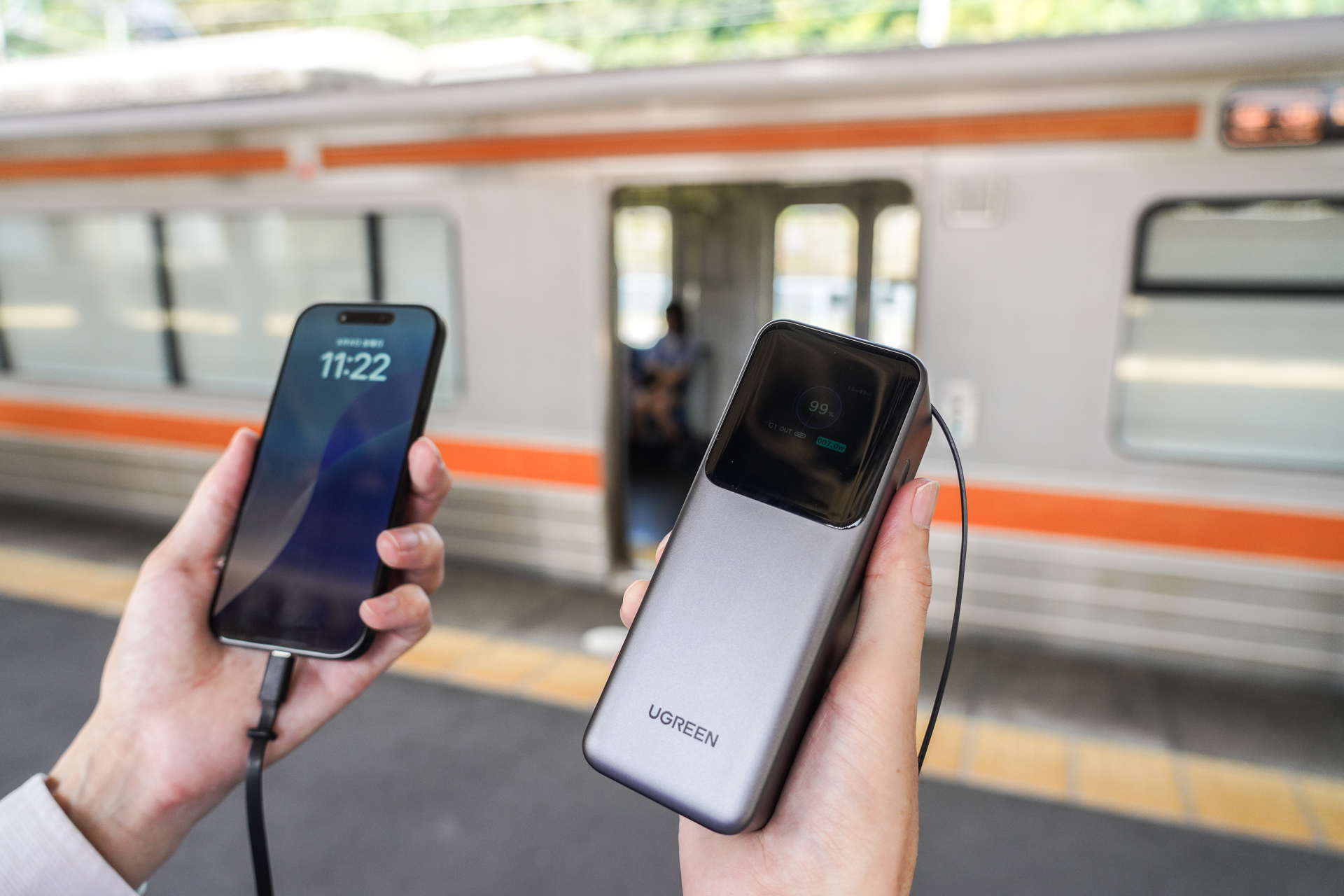 UGREENのケーブル巻き取り式・容量デカめ20000mAhモバイルバッテリーを