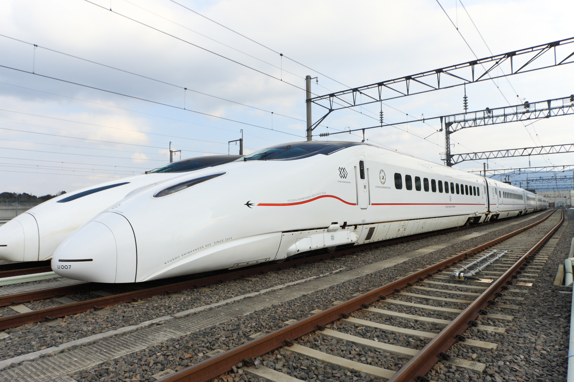 九州新幹線、3日間限定「球場の売り子」が生ビール車内販売