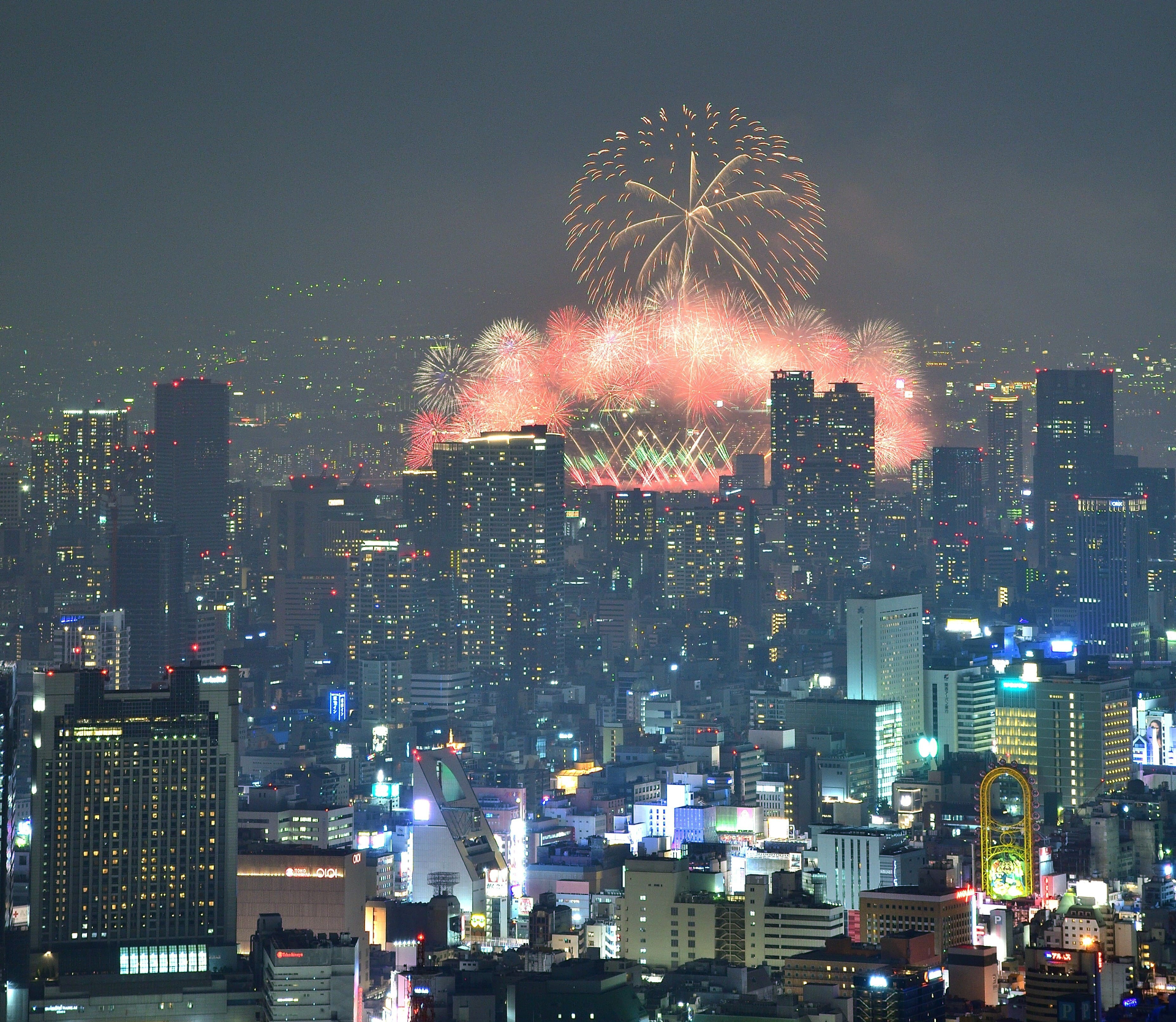 ハルカス300、展望台で「なにわ淀川花火大会」特別鑑賞プラン。8月26日