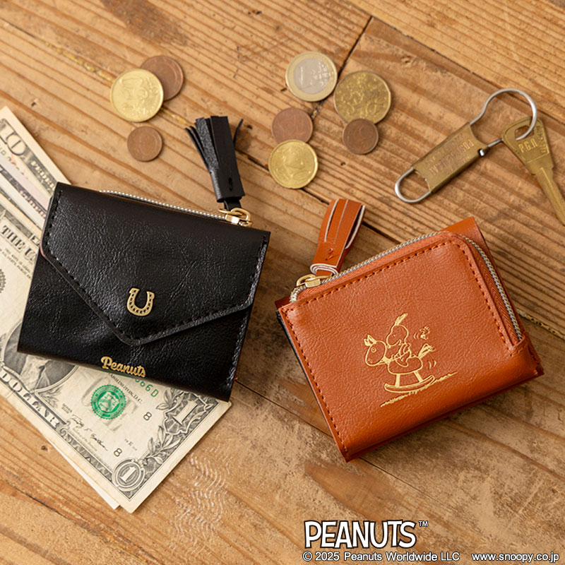 馬の蹄が幸運を運ぶ!? スヌーピー「ミニウォレット」がローソン限定