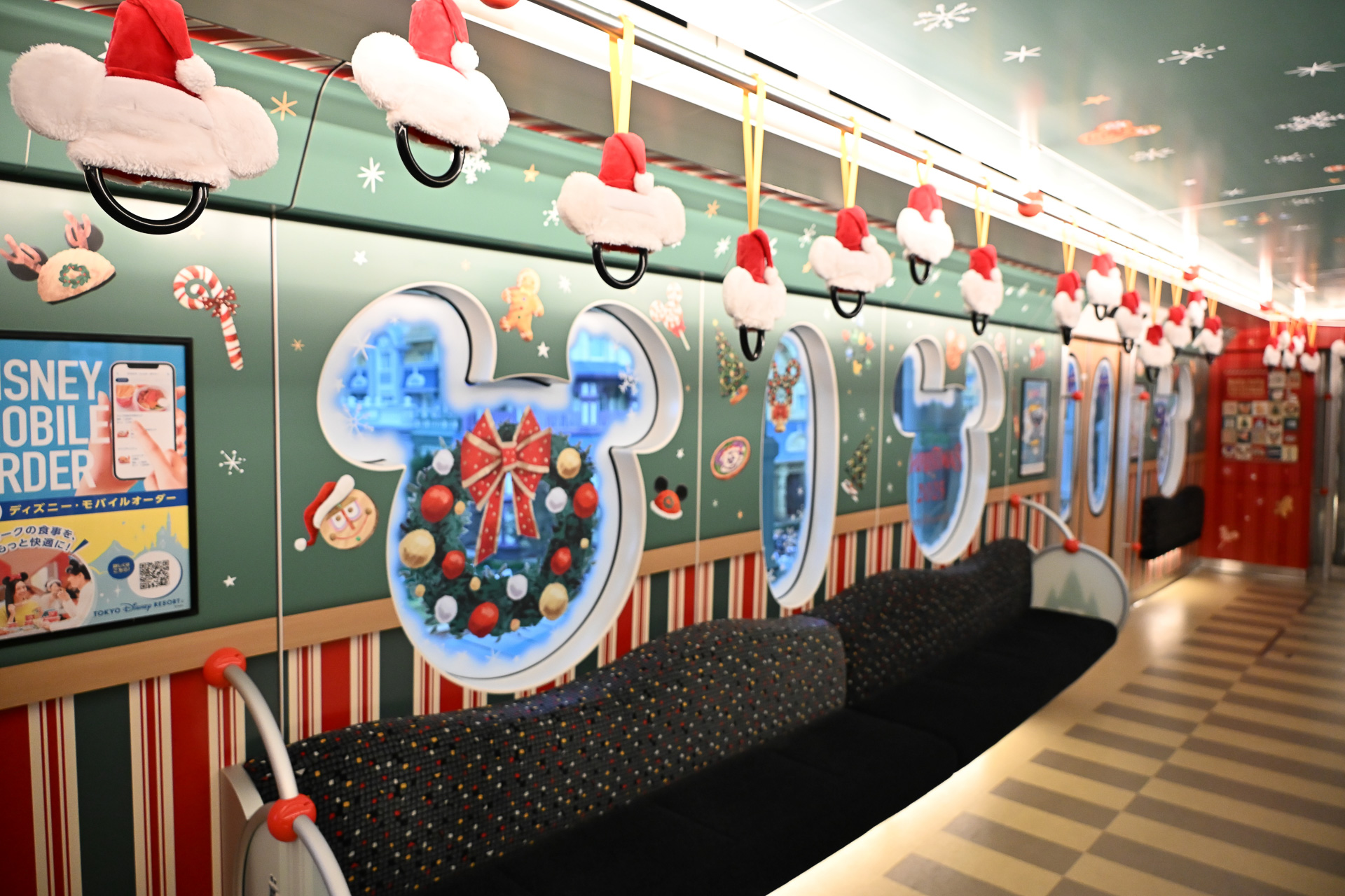 ディズニーリゾートライン、「ディズニー・クリスマス・ライナー」運行