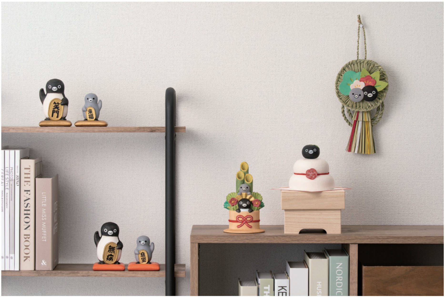 招きペンギン新作も！ 正月飾りにぴったりな「Suicaのペンギン」木彫り