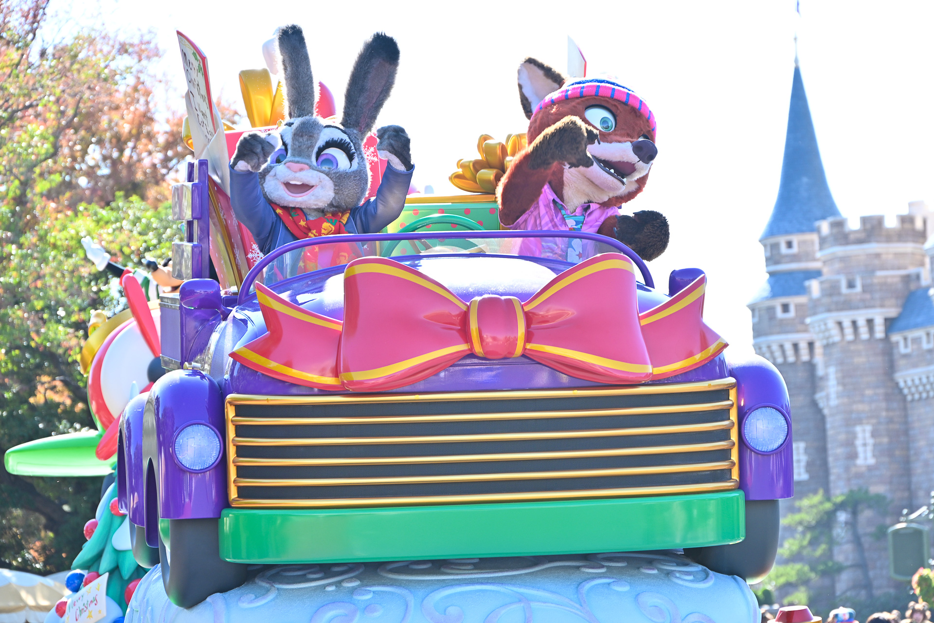 ズートピア2」公開記念、ディズニーランドで上戸彩とニック＆ジュディ