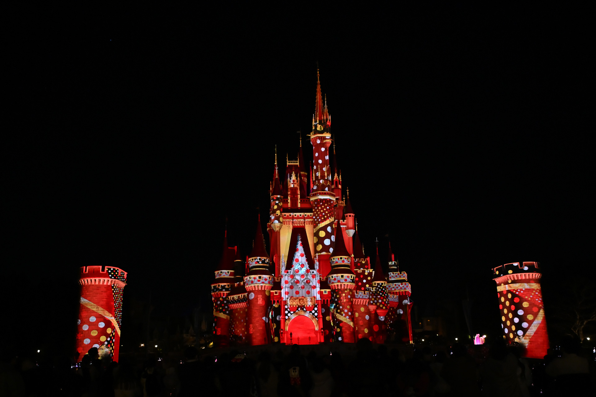東京ディズニーランド、夜限定の演出「ファンダーナイト」をお披露目