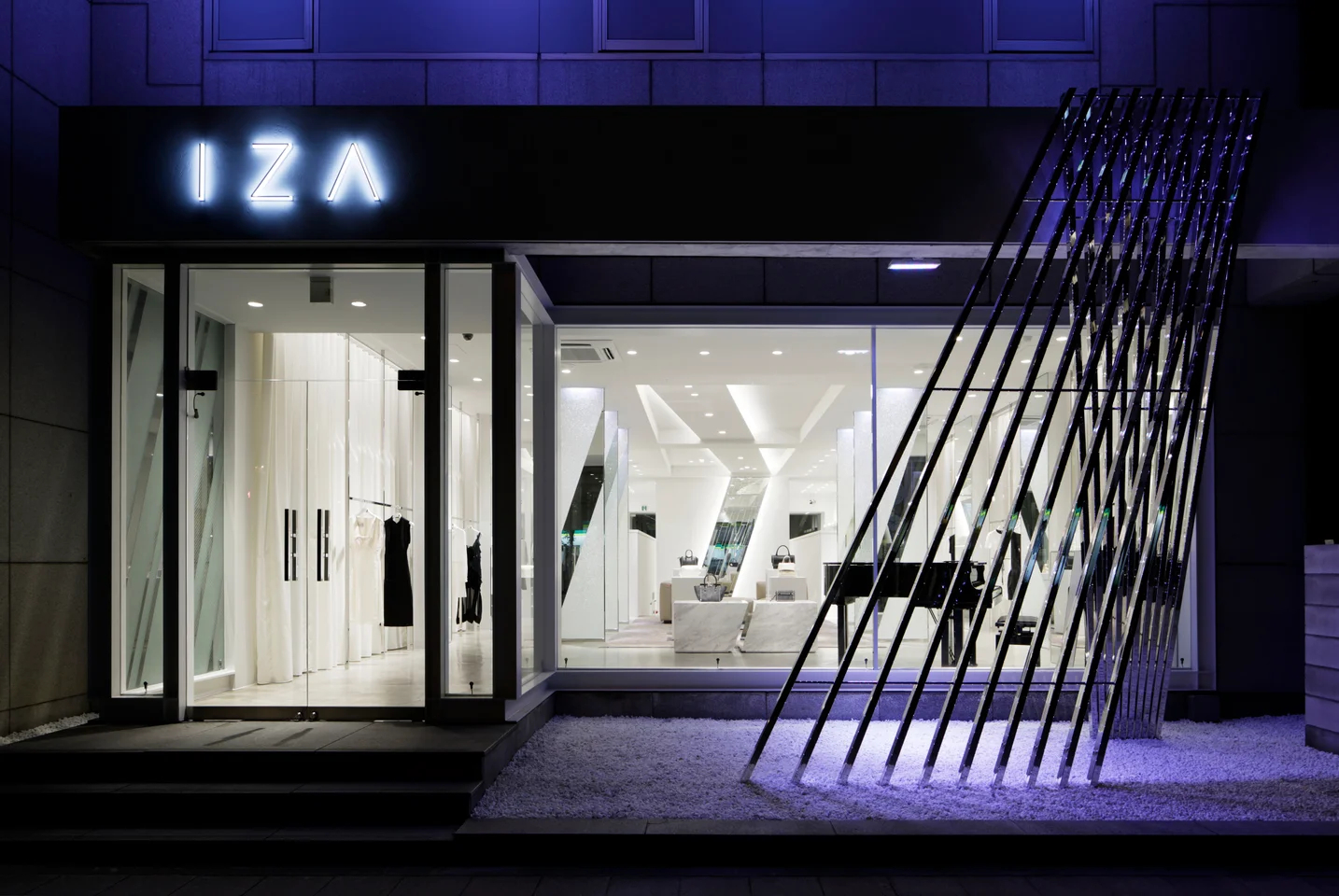 IZA Osaka」万博公式ストアを1月末まで営業延長。ミラノ発「N21」との