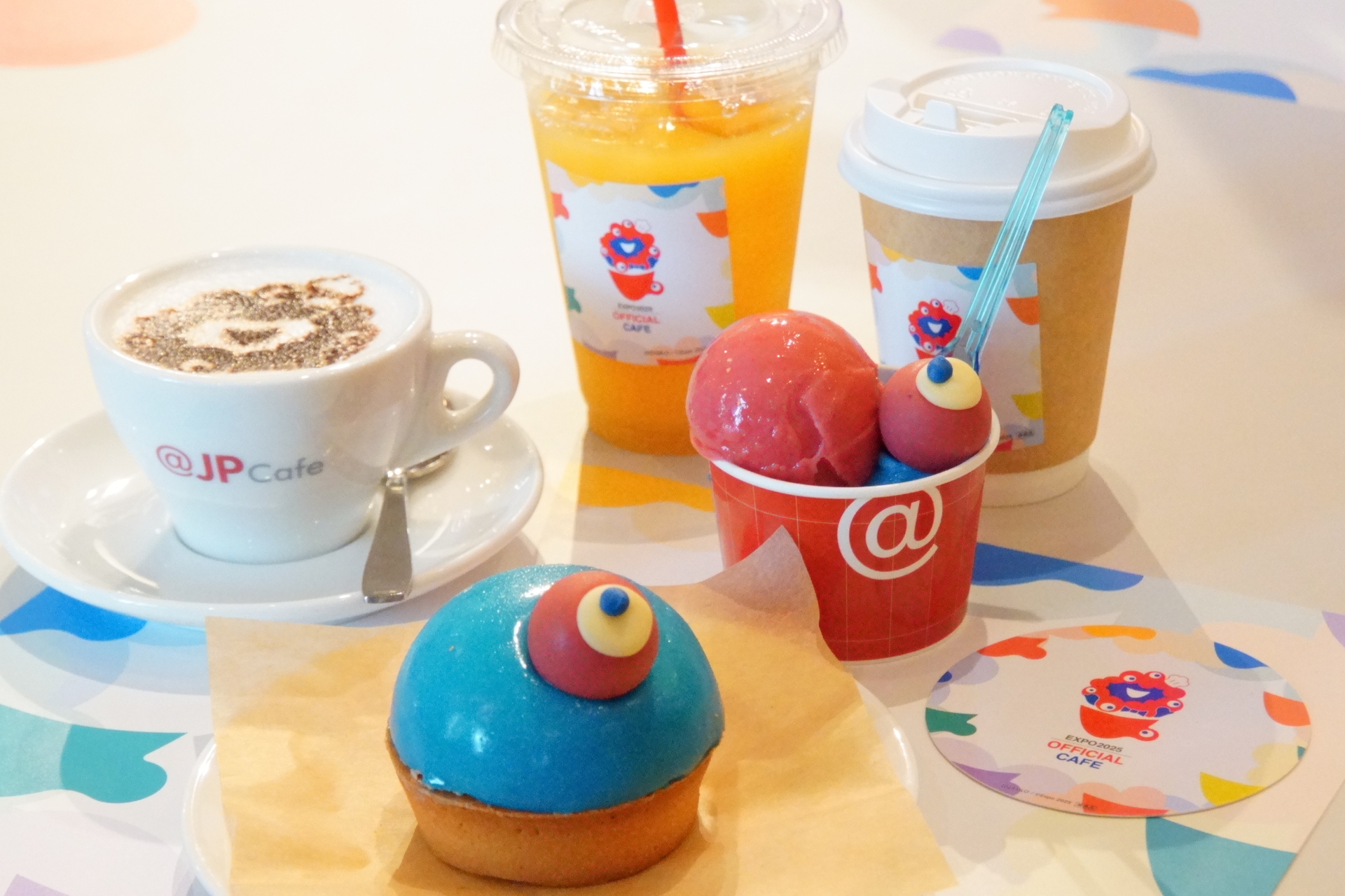 EXPO2025オフィシャルカフェ」お披露目会にミャクミャク登場！ 限定