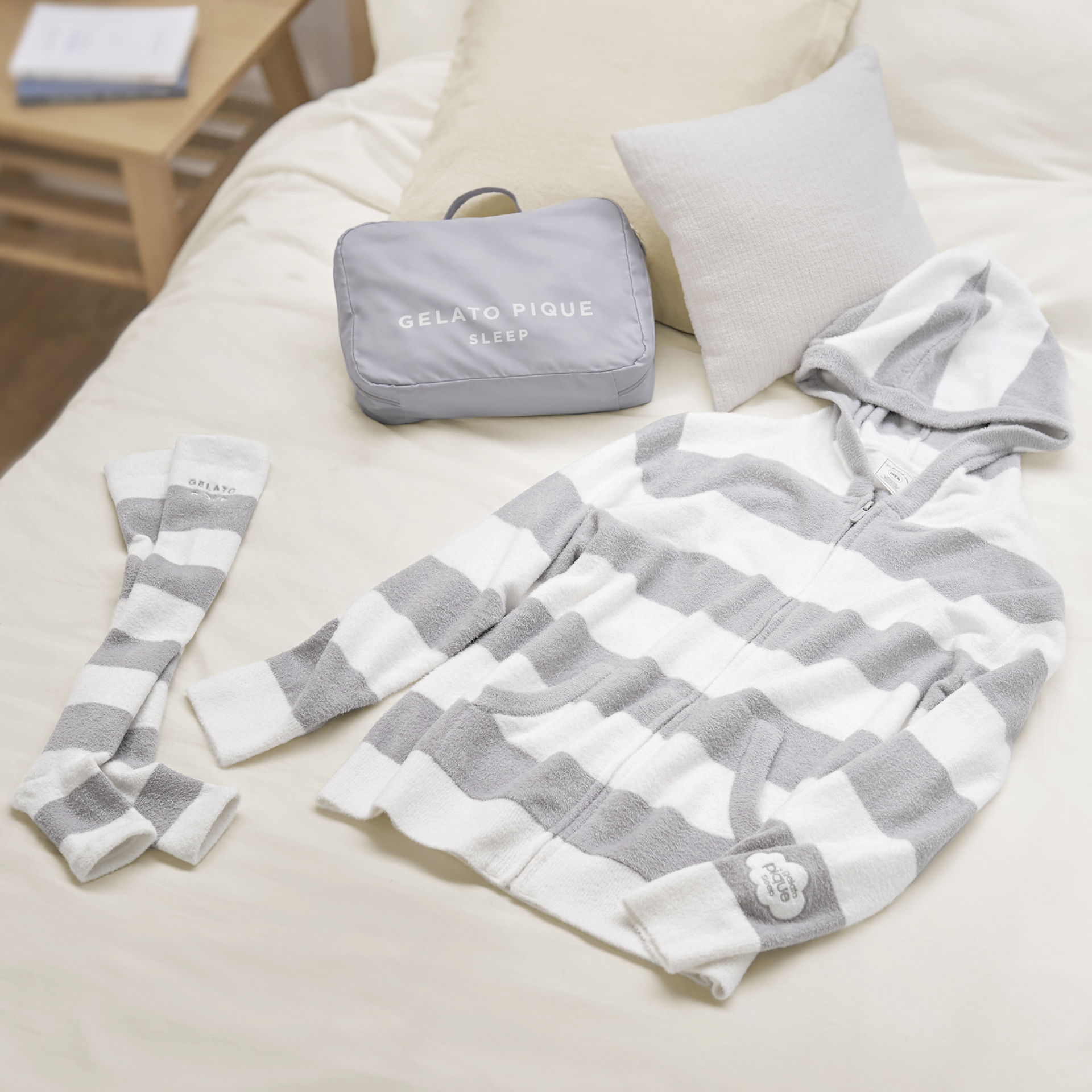 ジェラートピケ×JAL、別注ルームウェア3点セット。大人っぽいグレー