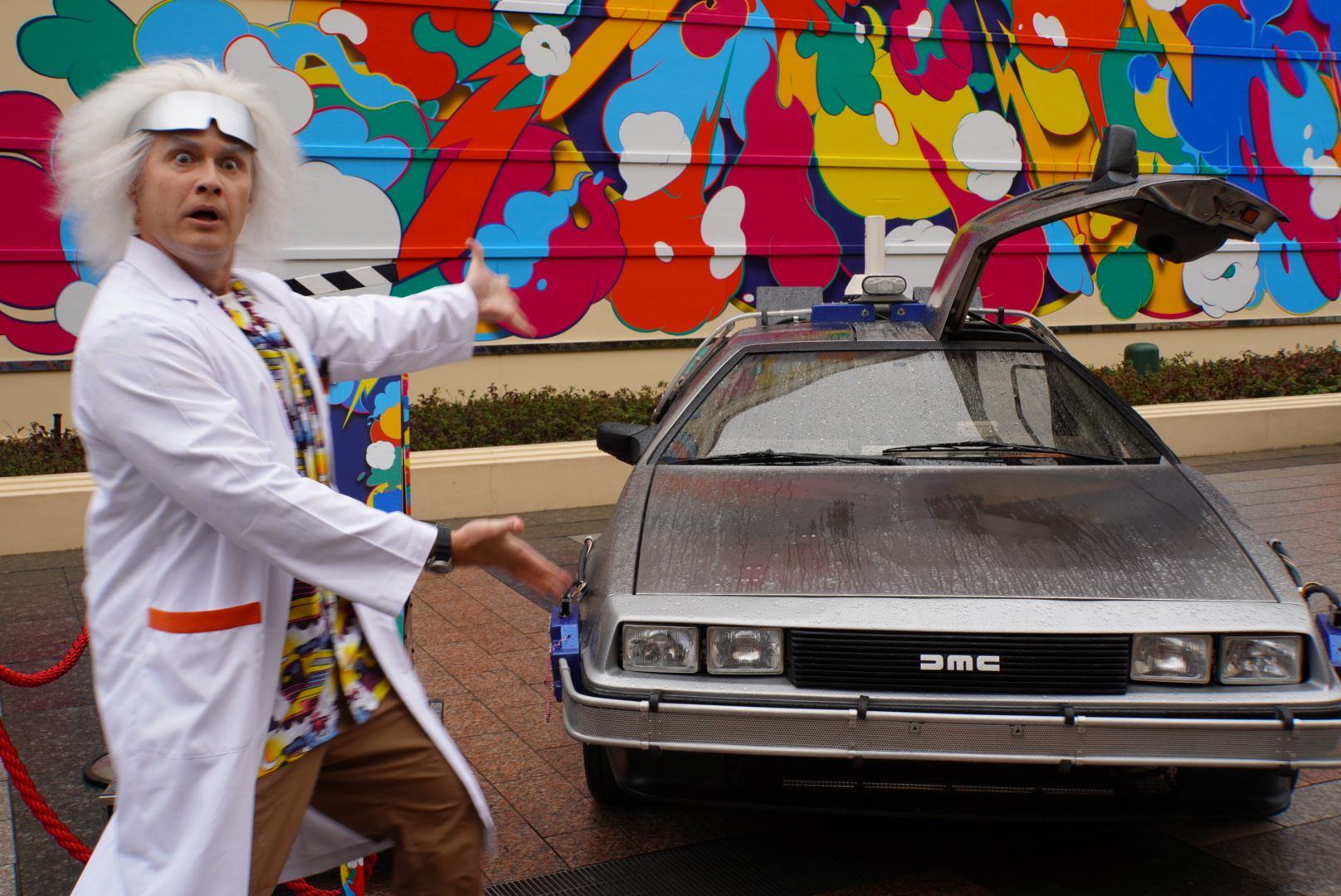 バック・トゥ・ザ・フューチャー」ドク・ブラウンがUSJにやってきた