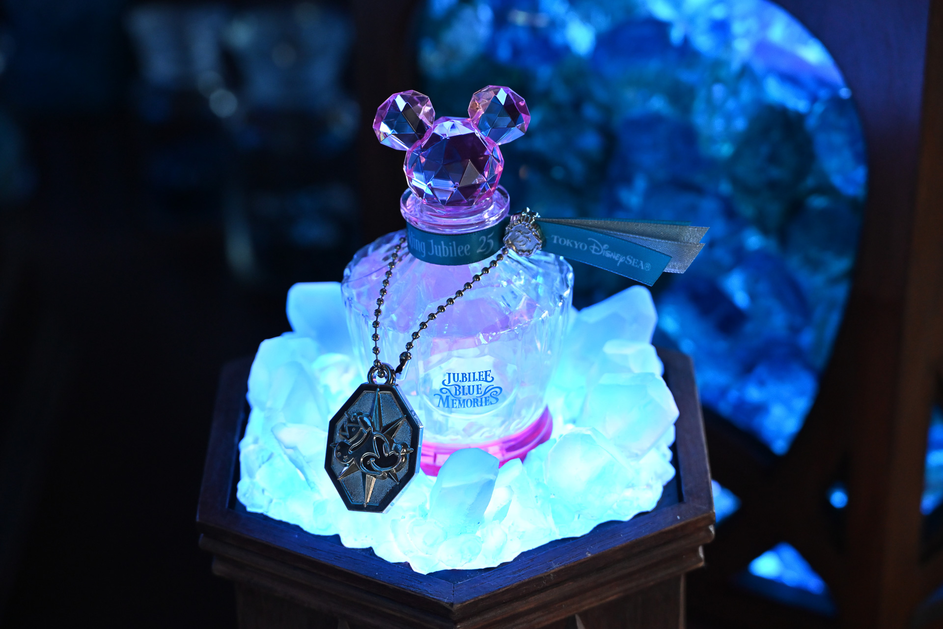 ディズニーシー　スパークリングジュビリー　ジュビリーストーン　チャーム　ストーン 東京ディズニーシーで「ジュビリーブルーメモリーズ」を体験！ ボトル