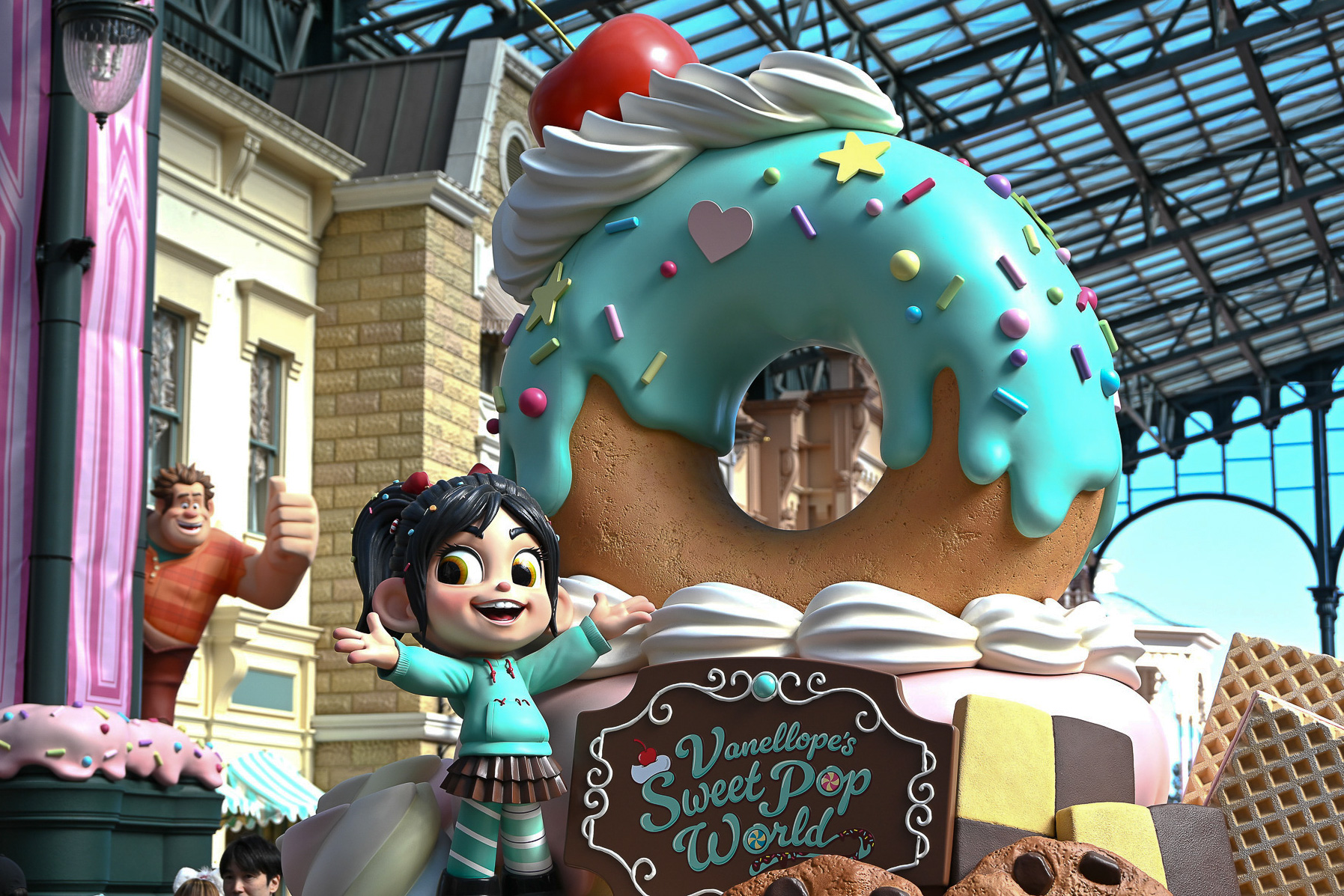 東京ディズニーランド「ヴァネロペのスウィーツ・ポップ・ワールド」開催