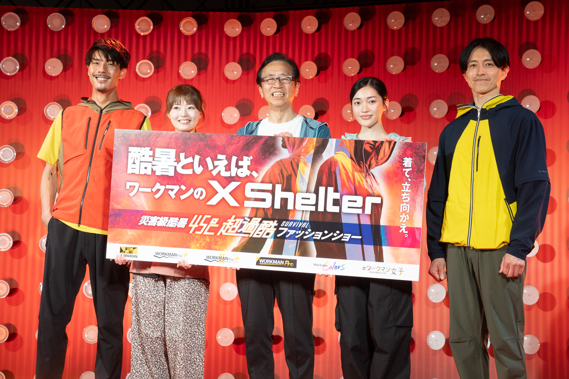 エスニックファッション、パッチワークマントレッド 薄くて軽くて暖かい！ 屋外で働く職人のためにつくられた、ワークマン