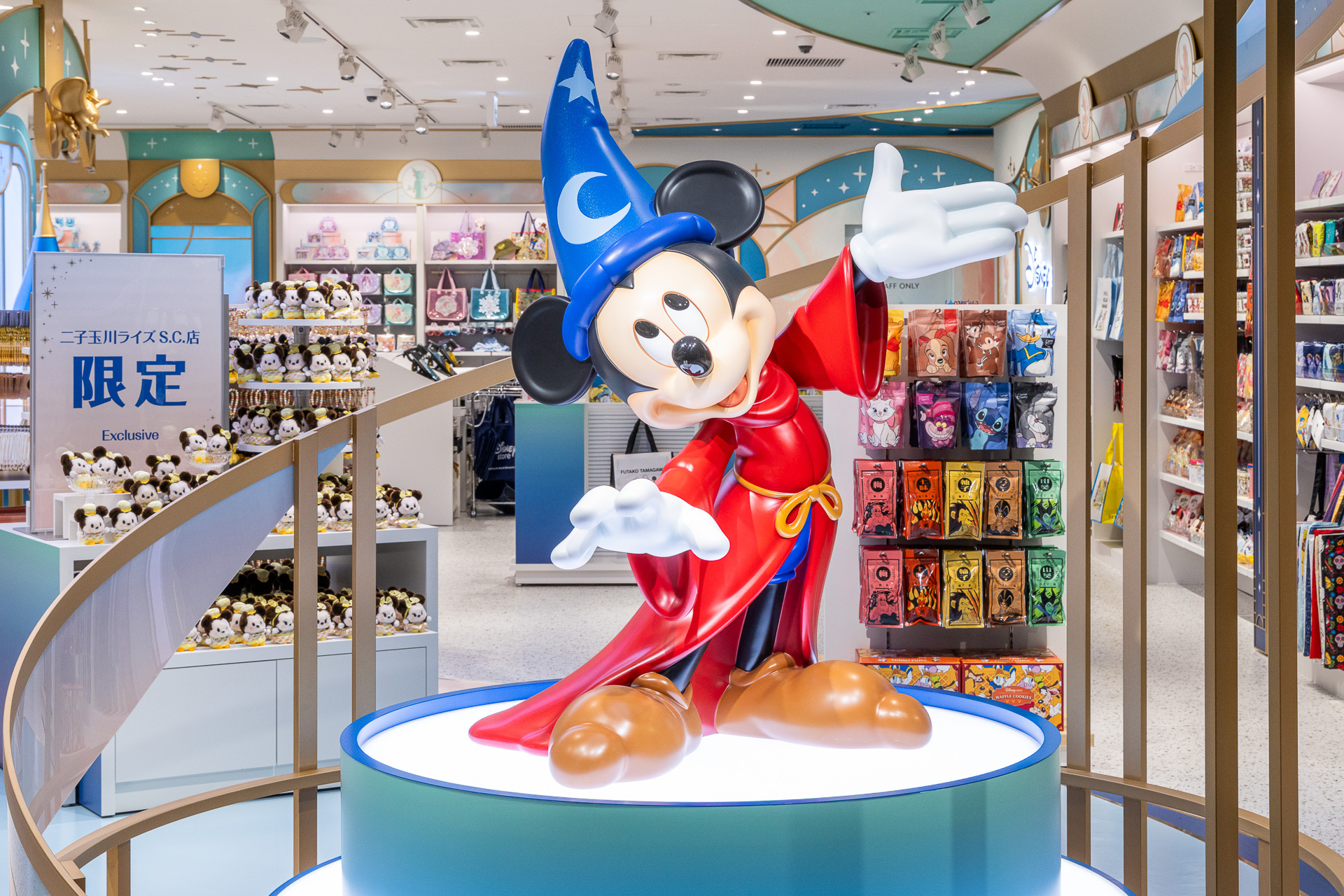二子玉川ライズにディズニーストア誕生！ “FUTAKO TAMAGAWA”文字入り