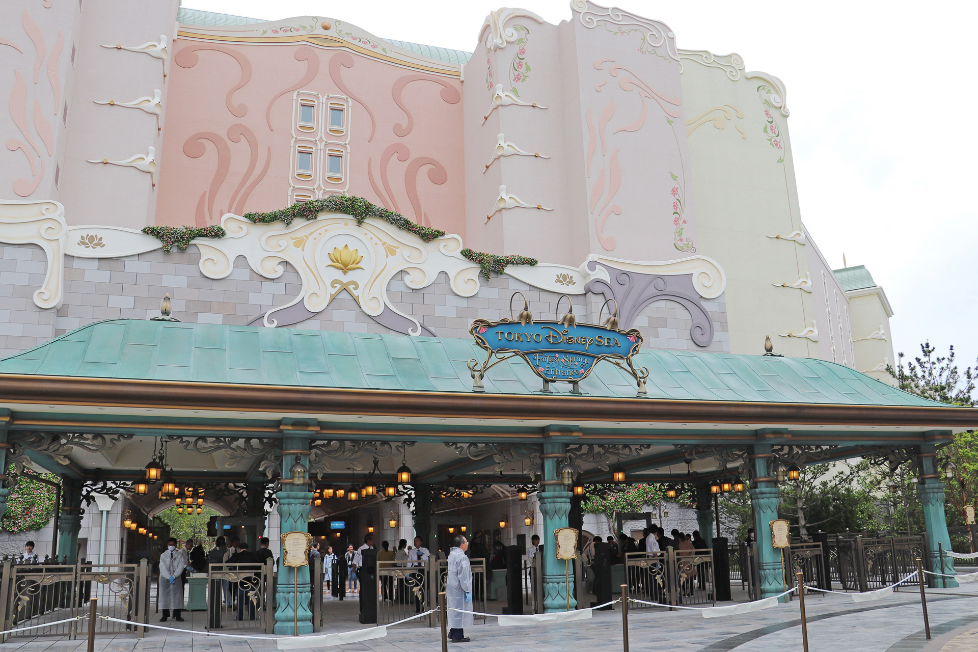 東京ディズニーリゾート、夏限定「1デーパークホッパーパスポート」で