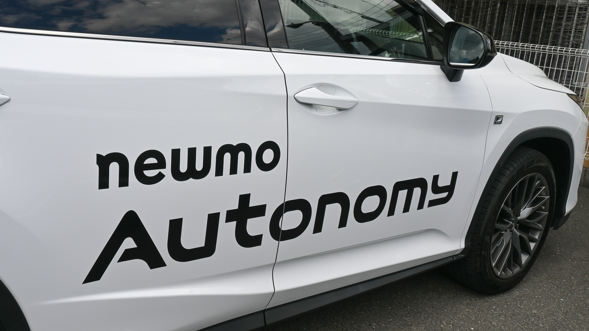 レベル4・タクシー自動運転に向けて大阪の新拠点で「データ収集車両