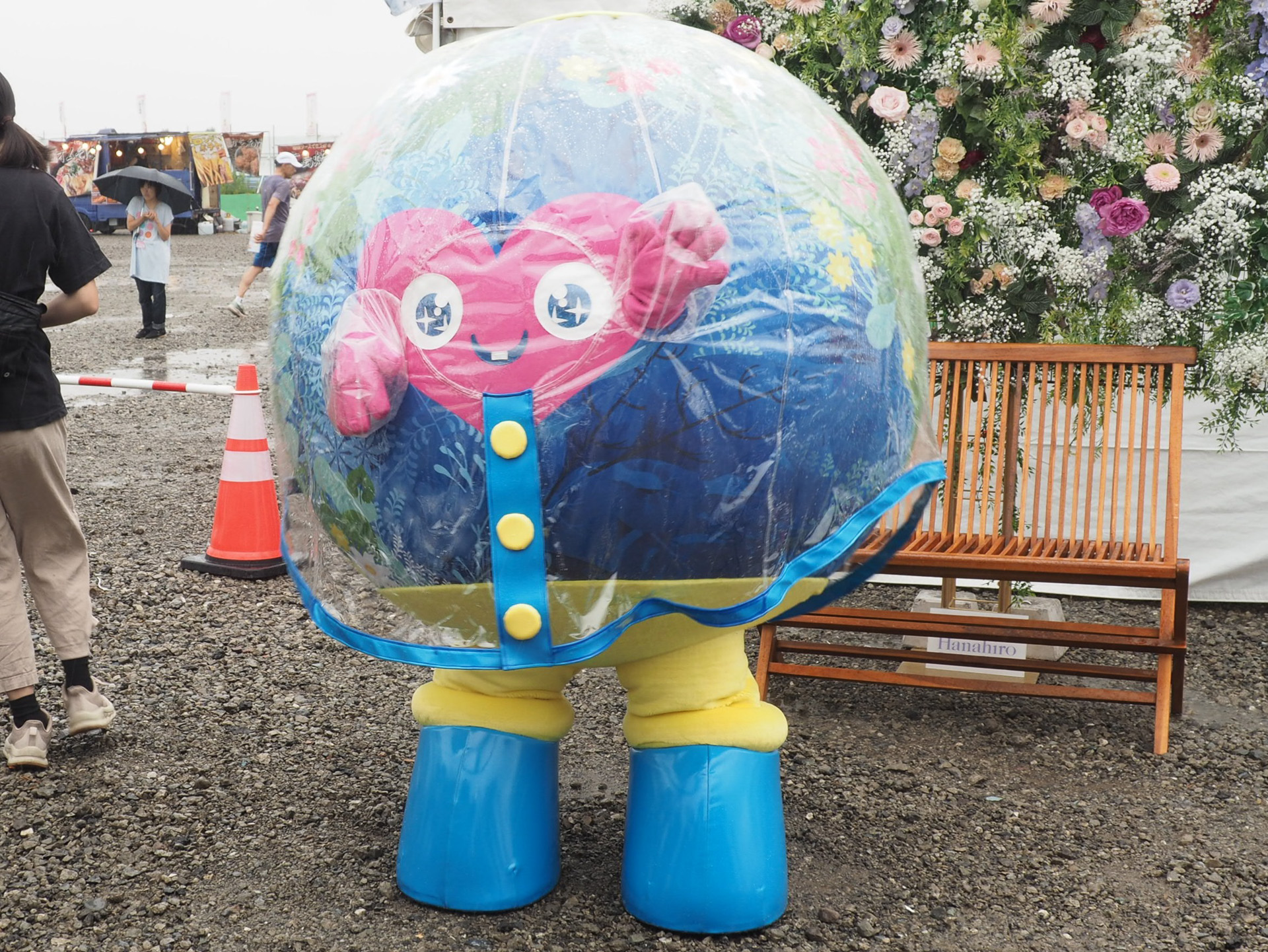 グリーン 撮影用 イベント用　当時物 レインコート姿のトゥンクトゥンクが登場した園芸博秒読みイベントに