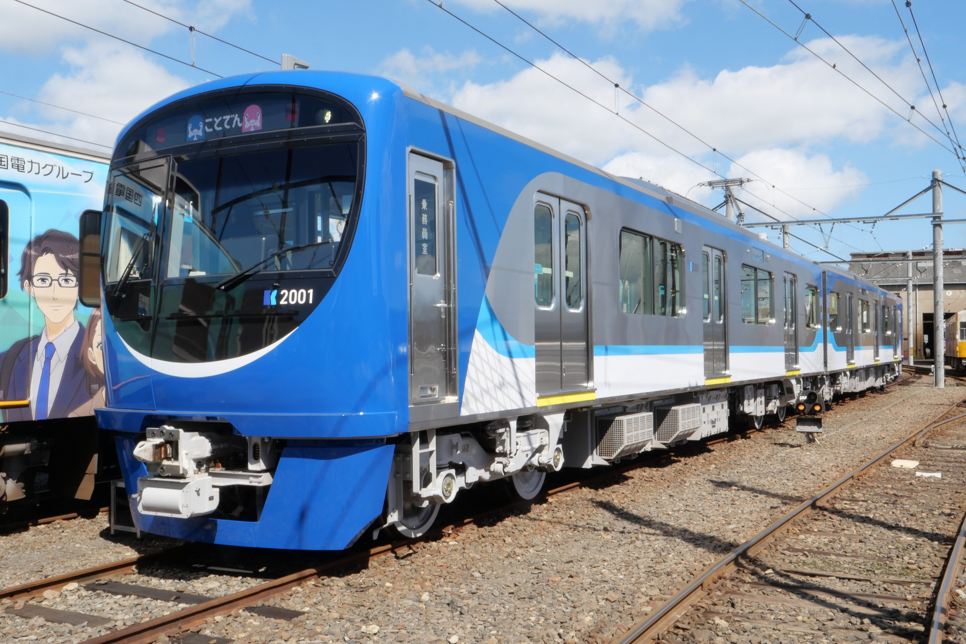 ことでんの新型車両「2000形」を見てきた。オールステンレスの66年ぶり