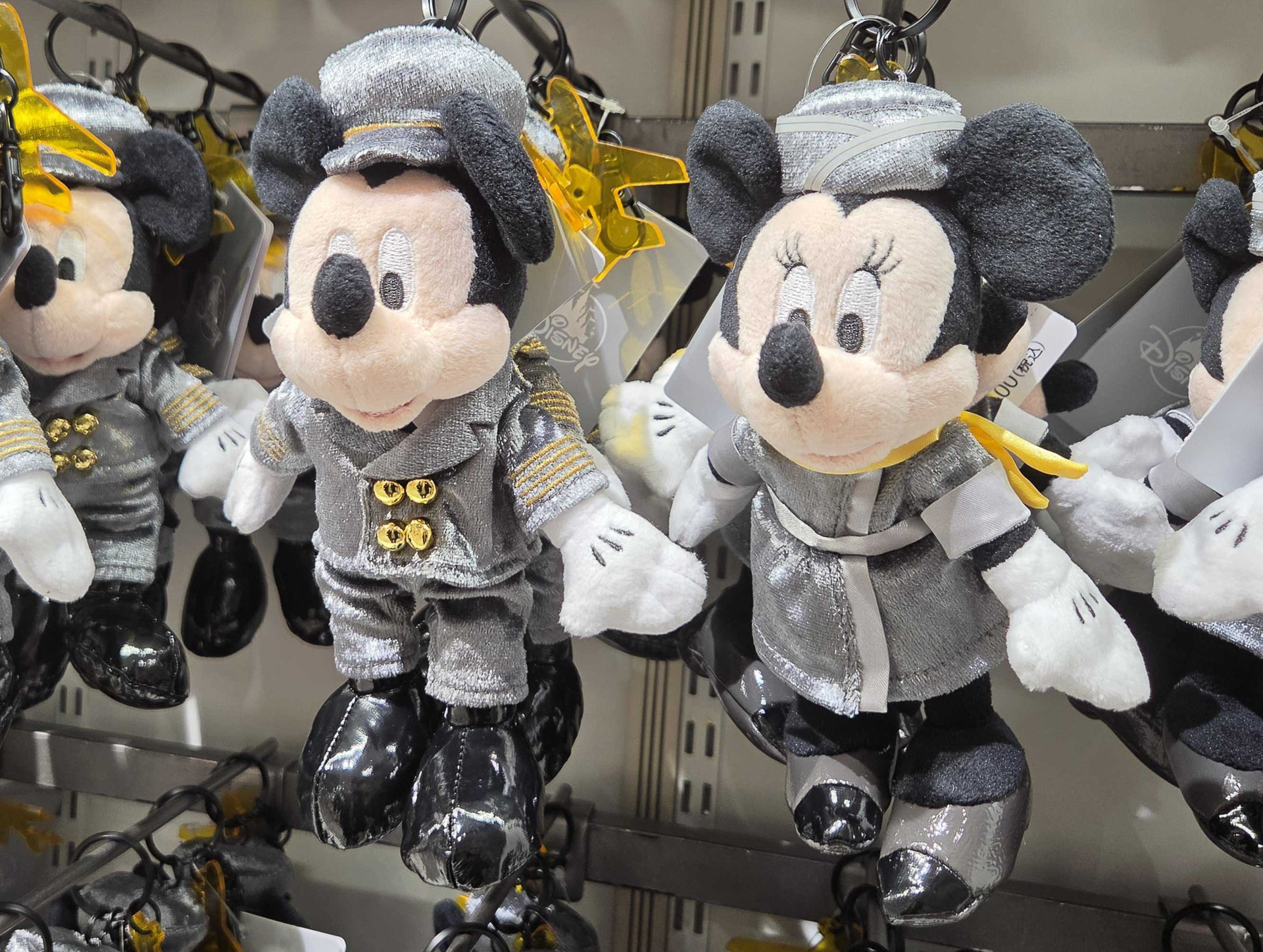 上海ディズニーランド グランドオープン フィギュア ミッキー ミニー 限定 羽田空港に「ディズニーストア」ポップアップ限定オープン。パイロット
