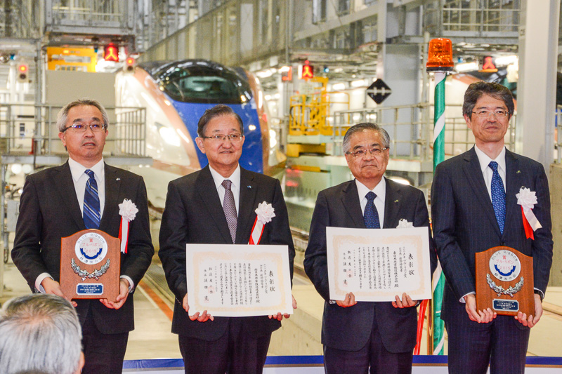 北陸新幹線「E7系」「W7系」に鉄道友の会からブルーリボン賞を授与 JR